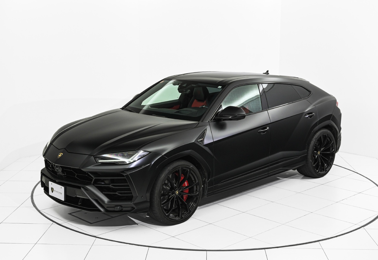 Lamborghini Urus - image 1