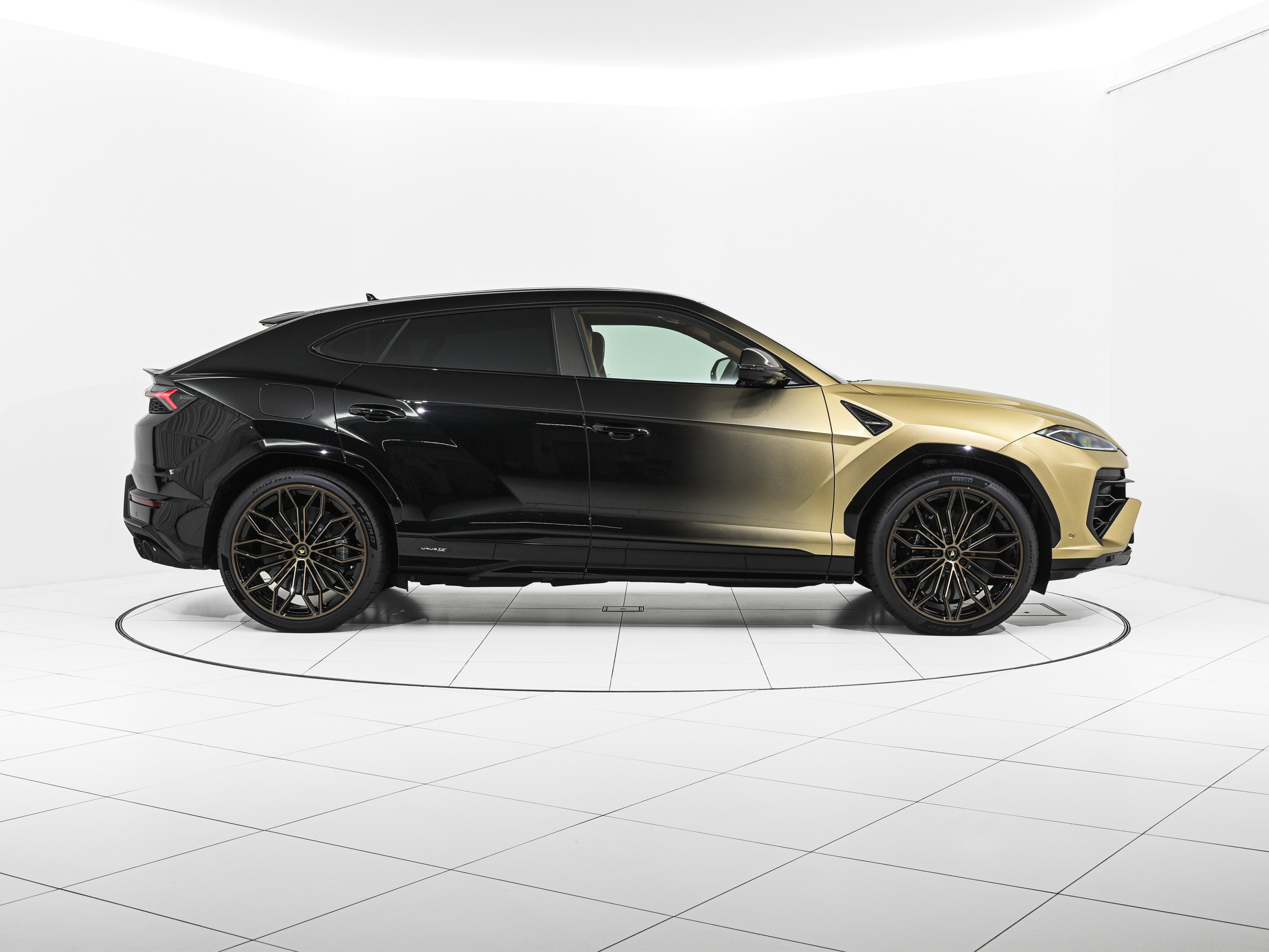 Lamborghini Urus SE - image 4