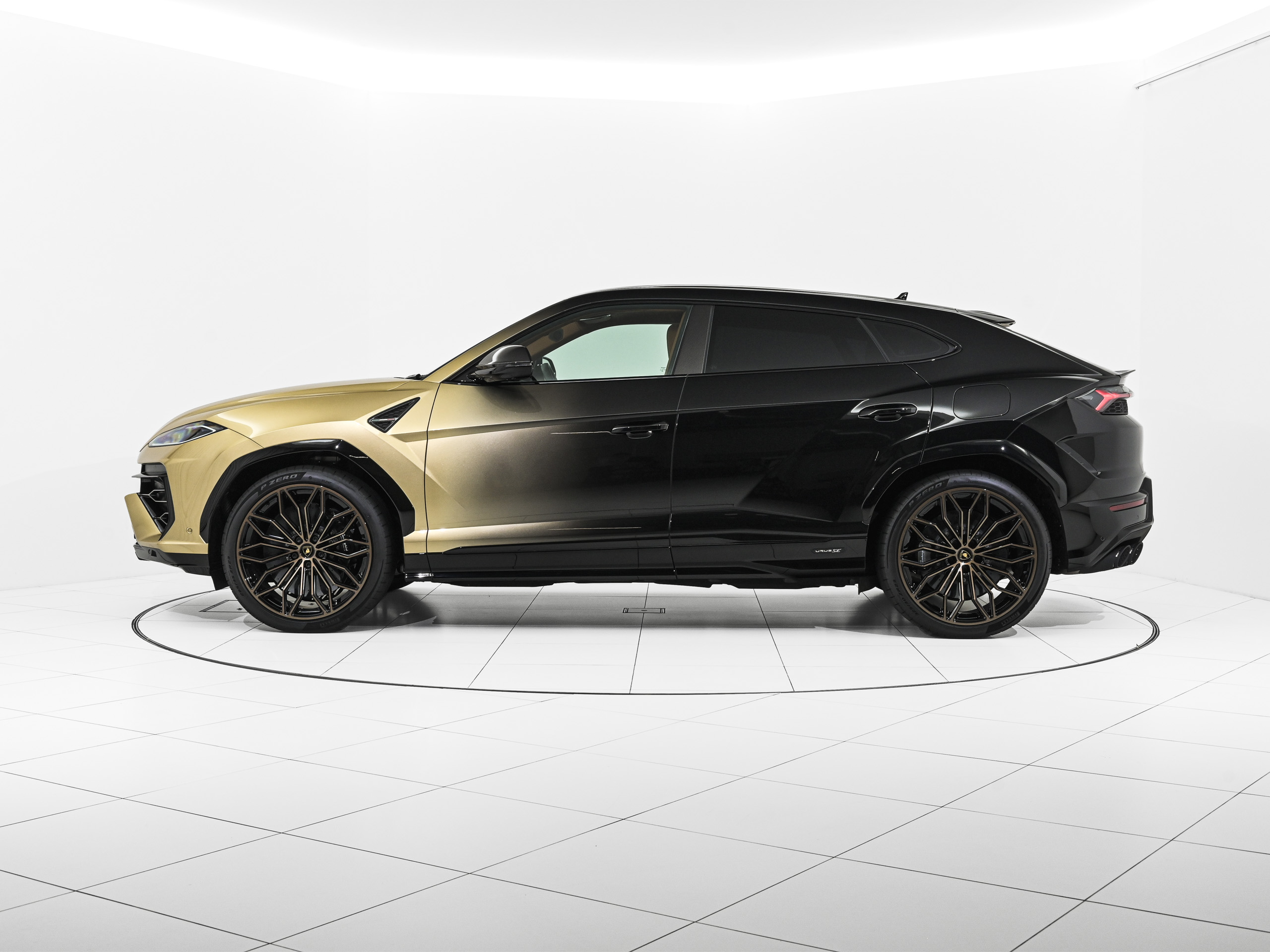 Lamborghini Urus SE - image 5