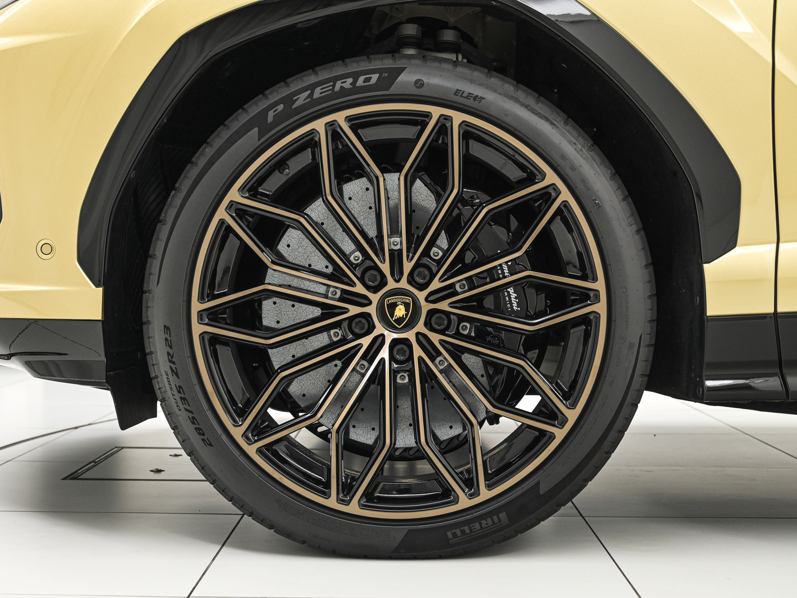 Lamborghini Urus SE - image 32