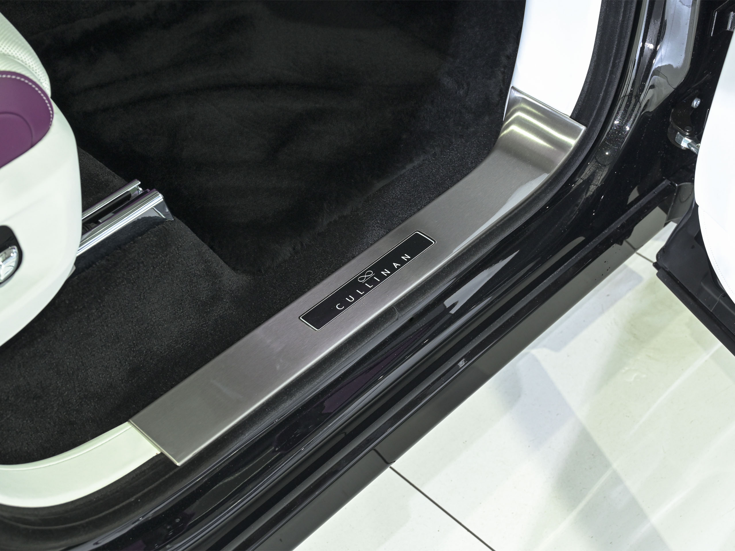 Rolls-Royce BLACK BADGE CULLINAN Series2 - image 15