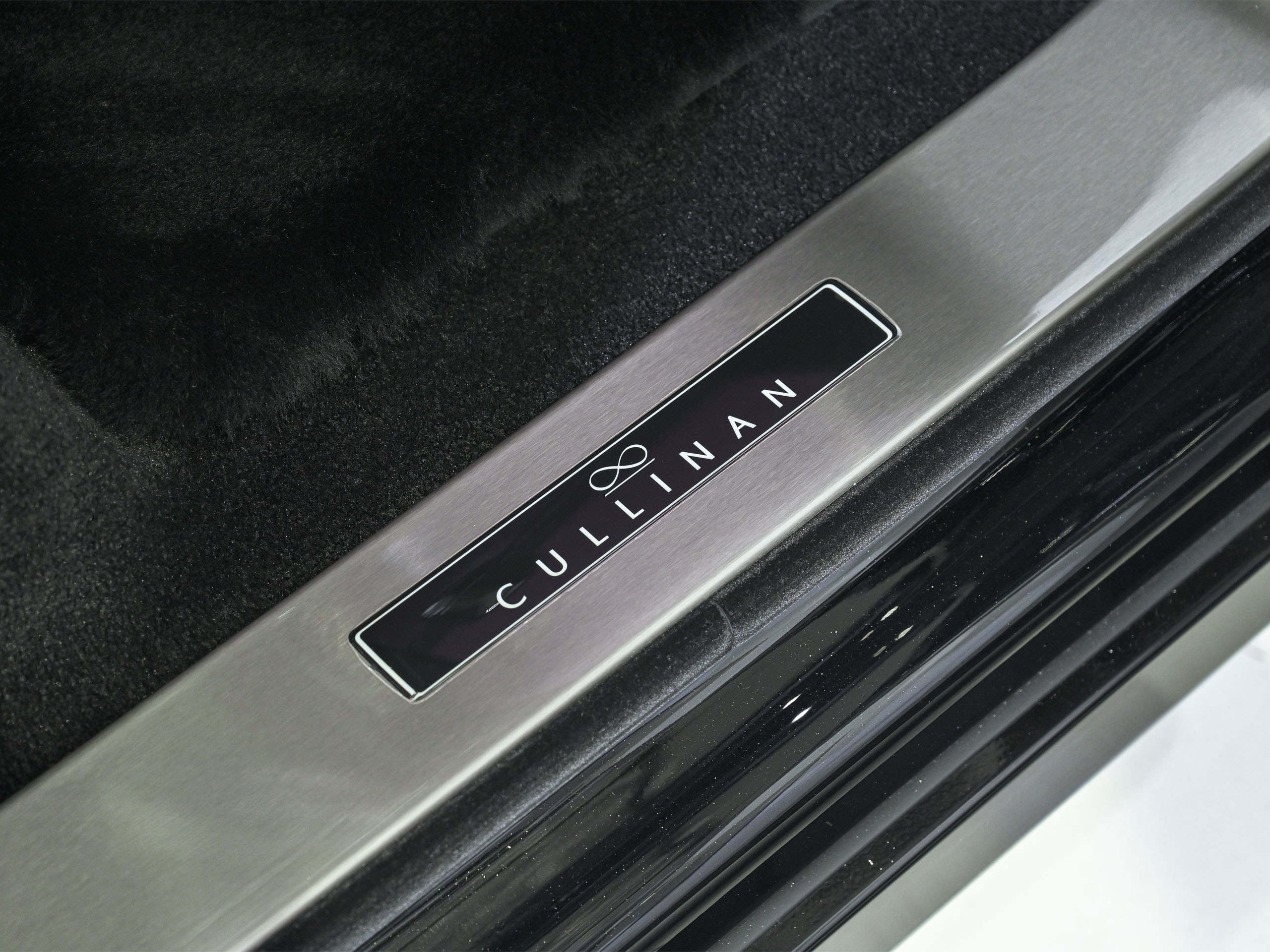 Rolls-Royce BLACK BADGE CULLINAN Series2 - image 16