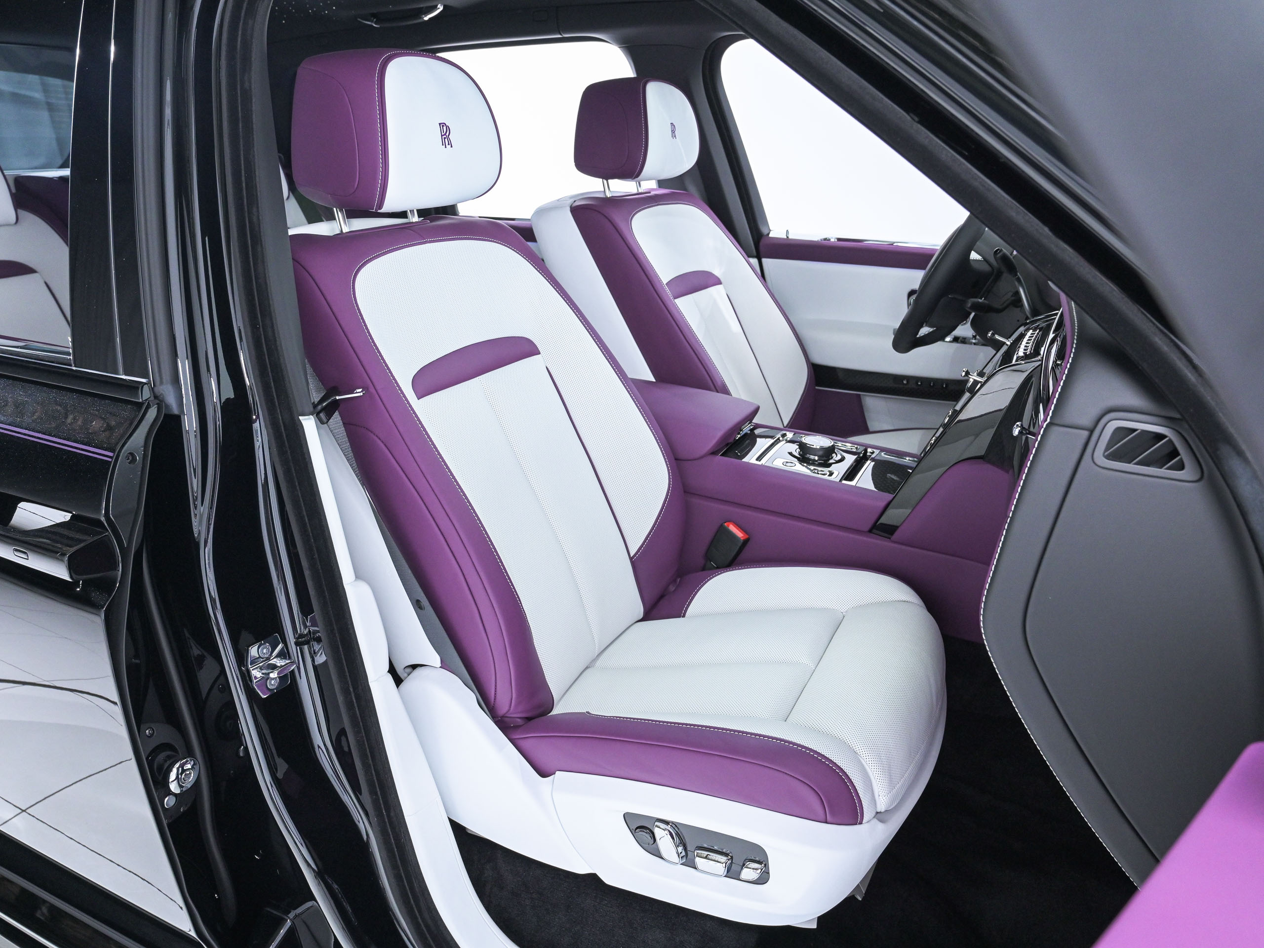 Rolls-Royce BLACK BADGE CULLINAN Series2 - image 18