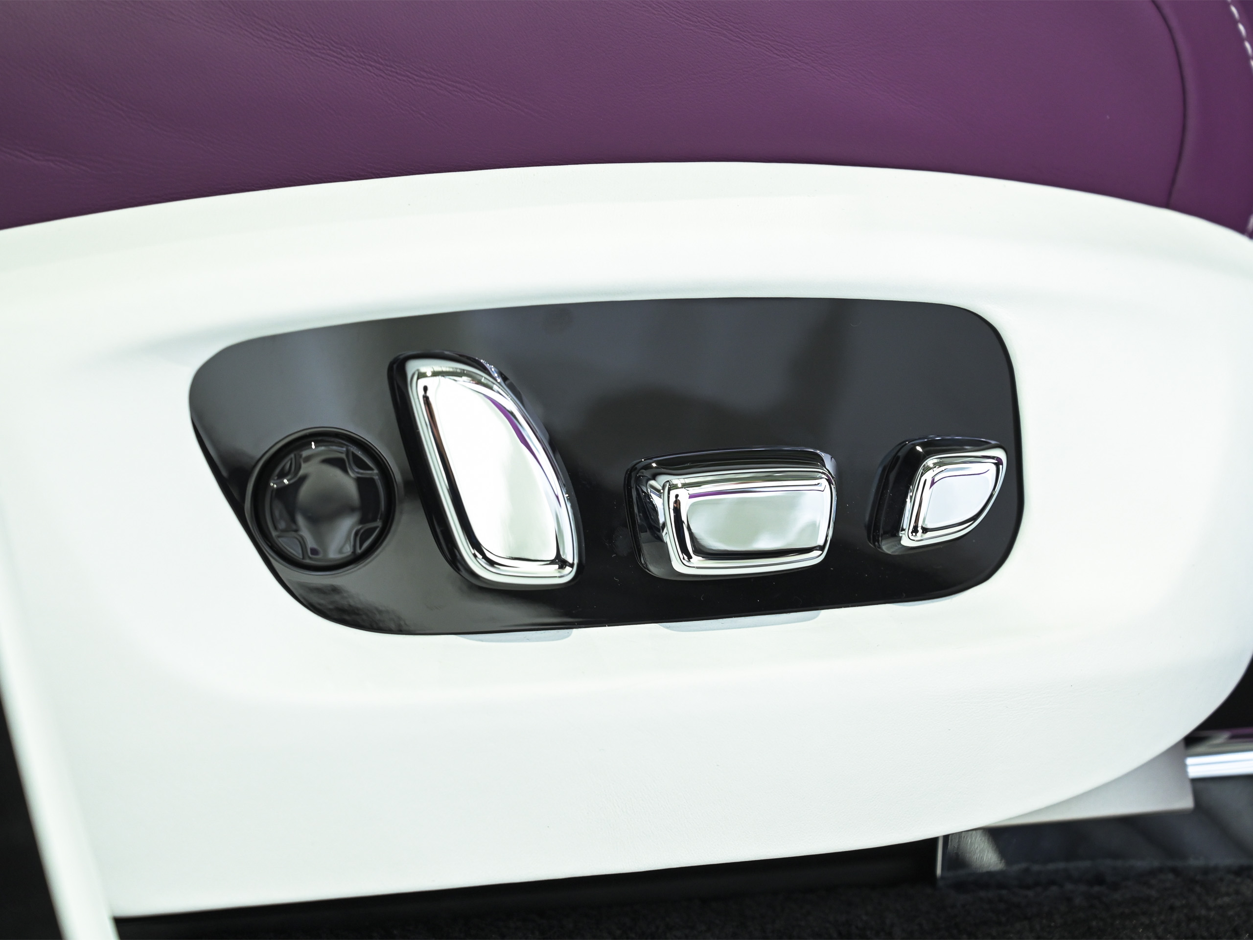 Rolls-Royce BLACK BADGE CULLINAN Series2 - image 21