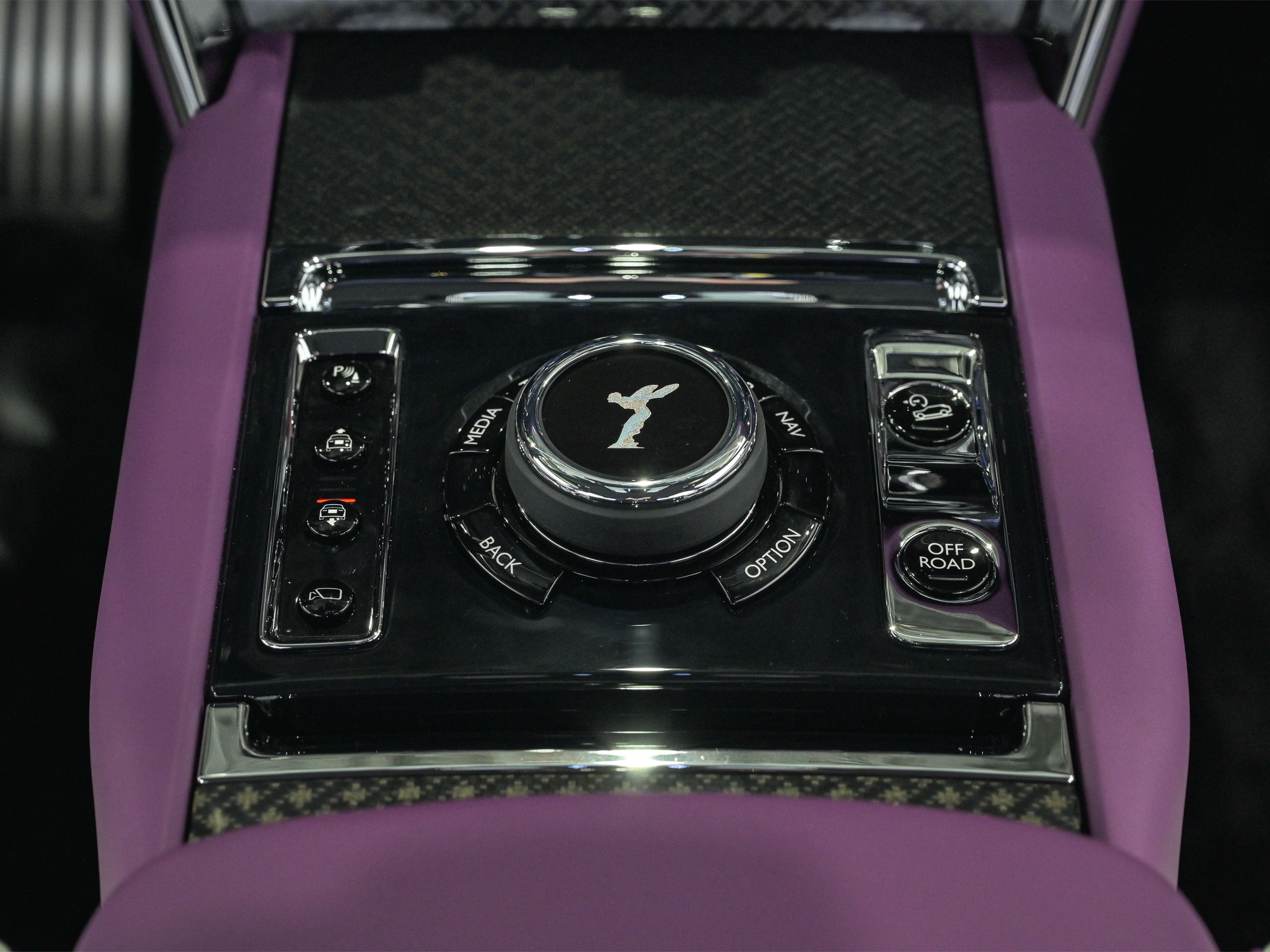 Rolls-Royce BLACK BADGE CULLINAN Series2 - image 28