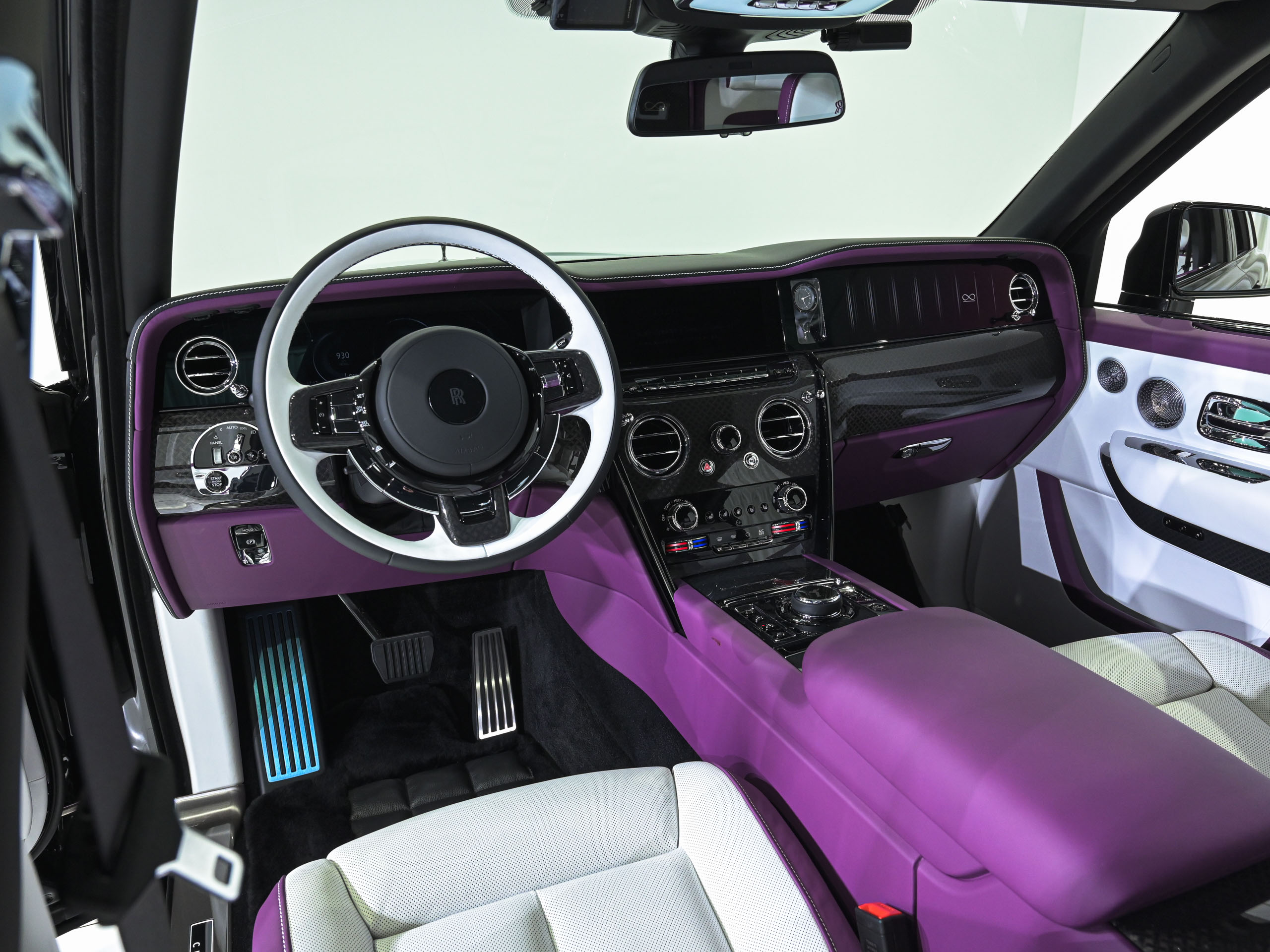 Rolls-Royce BLACK BADGE CULLINAN Series2 - image 31