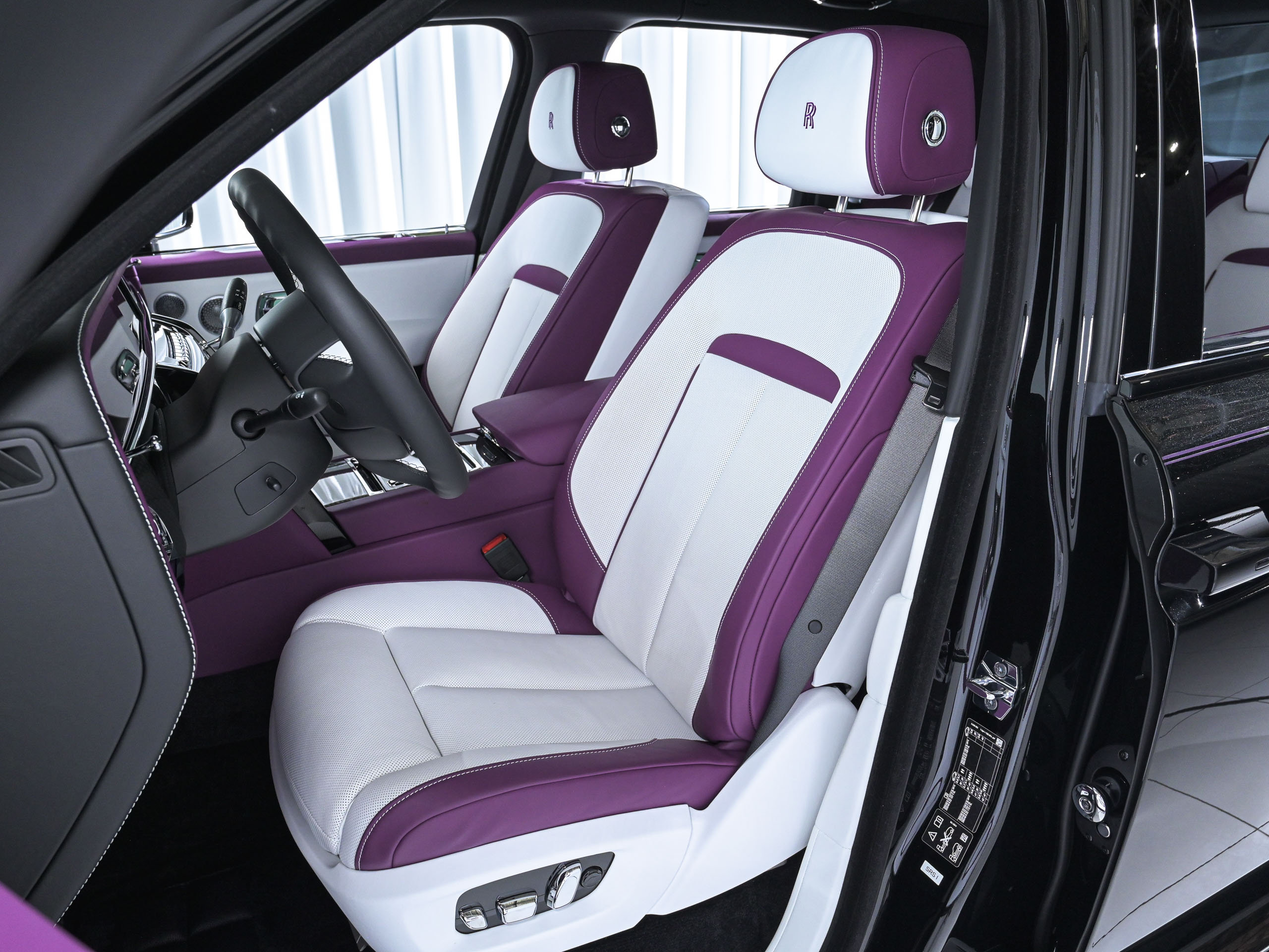 Rolls-Royce BLACK BADGE CULLINAN Series2 - image 32