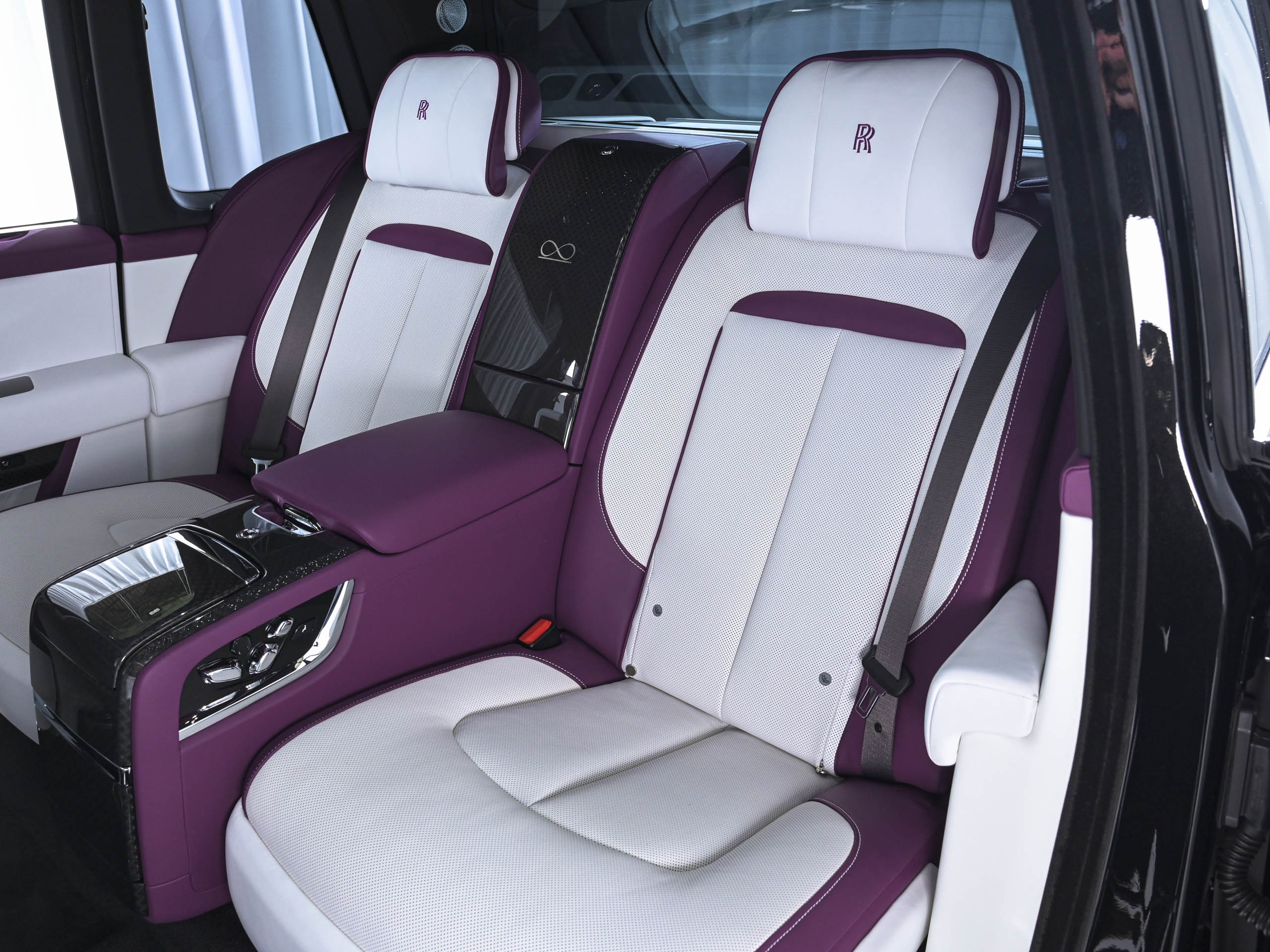 Rolls-Royce BLACK BADGE CULLINAN Series2 - image 36