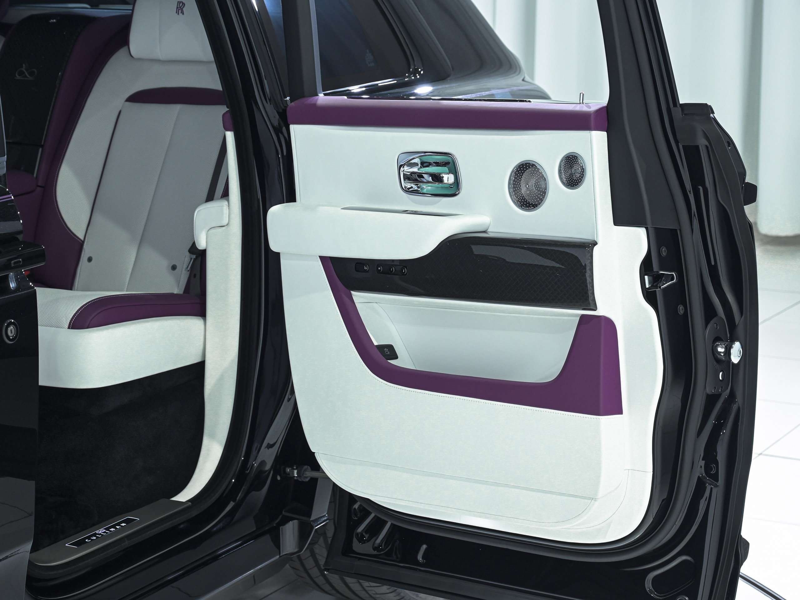 Rolls-Royce BLACK BADGE CULLINAN Series2 - image 37