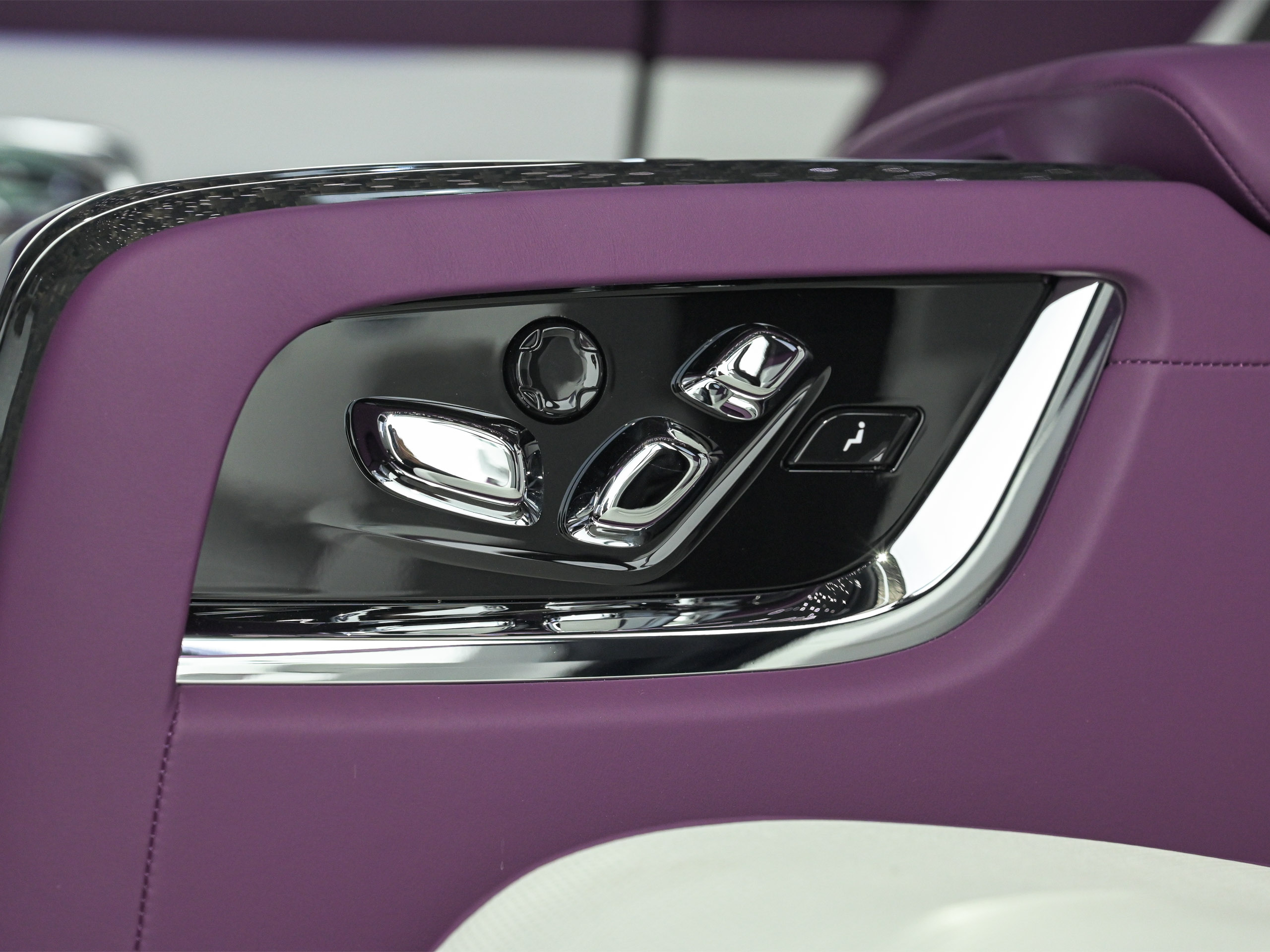 Rolls-Royce BLACK BADGE CULLINAN Series2 - image 43