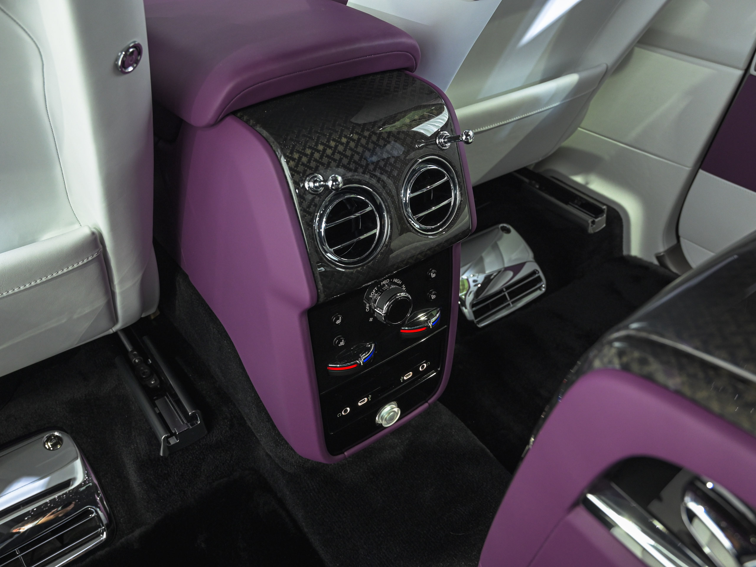 Rolls-Royce BLACK BADGE CULLINAN Series2 - image 44