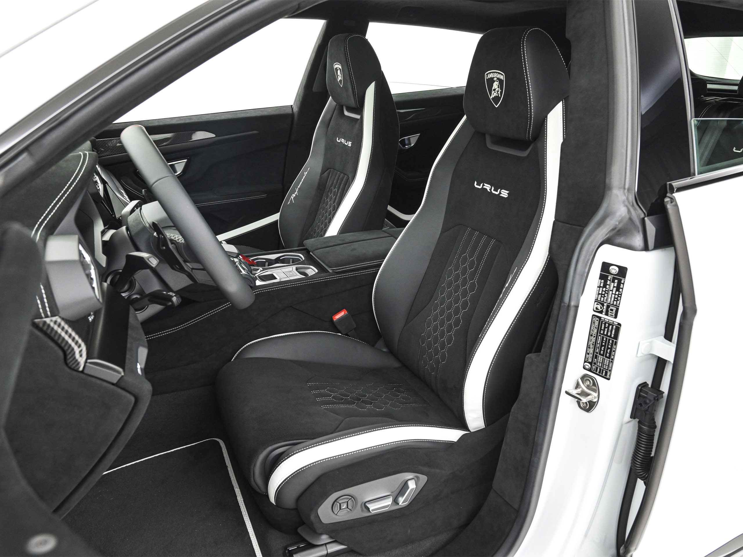 Lamborghini Urus Performante - image 13