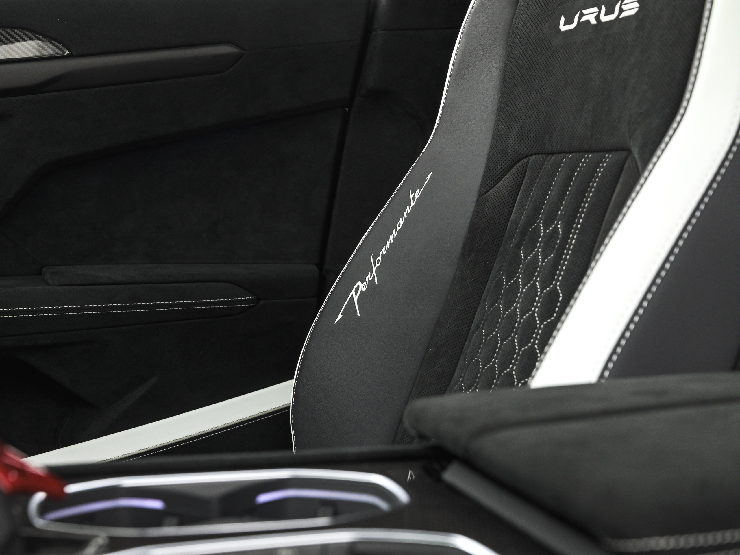 Lamborghini Urus Performante - image 14