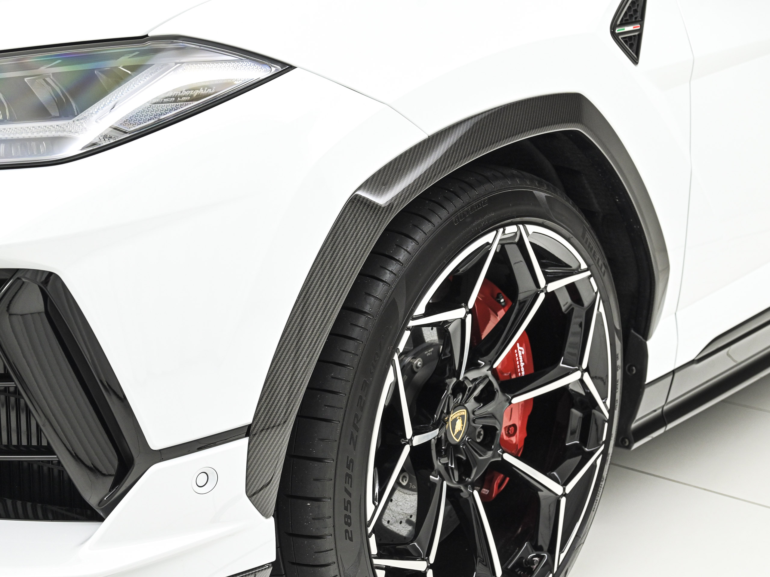 Lamborghini Urus Performante - image 36