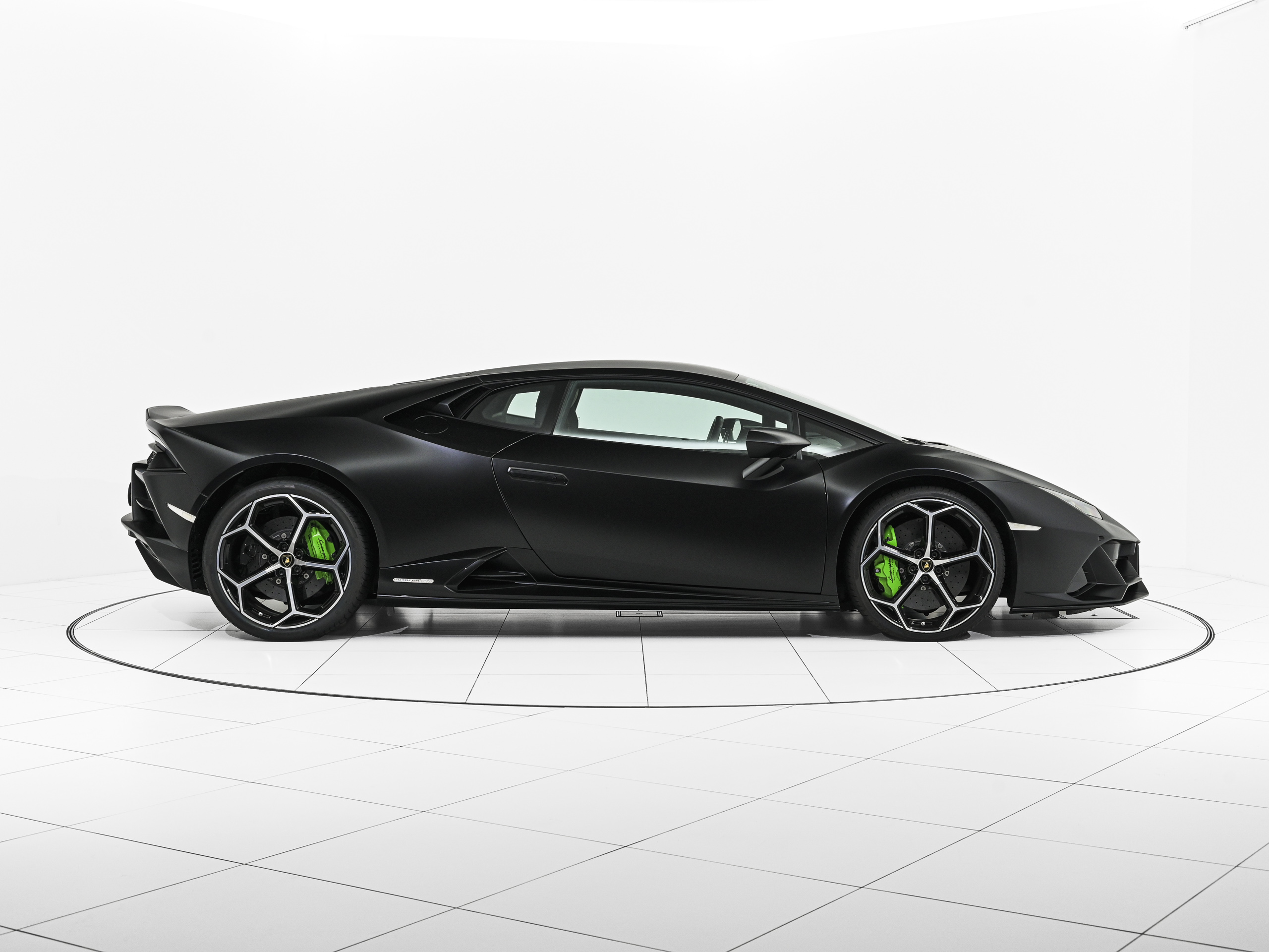 Lamborghini Huracan EVO Coupe - image 4