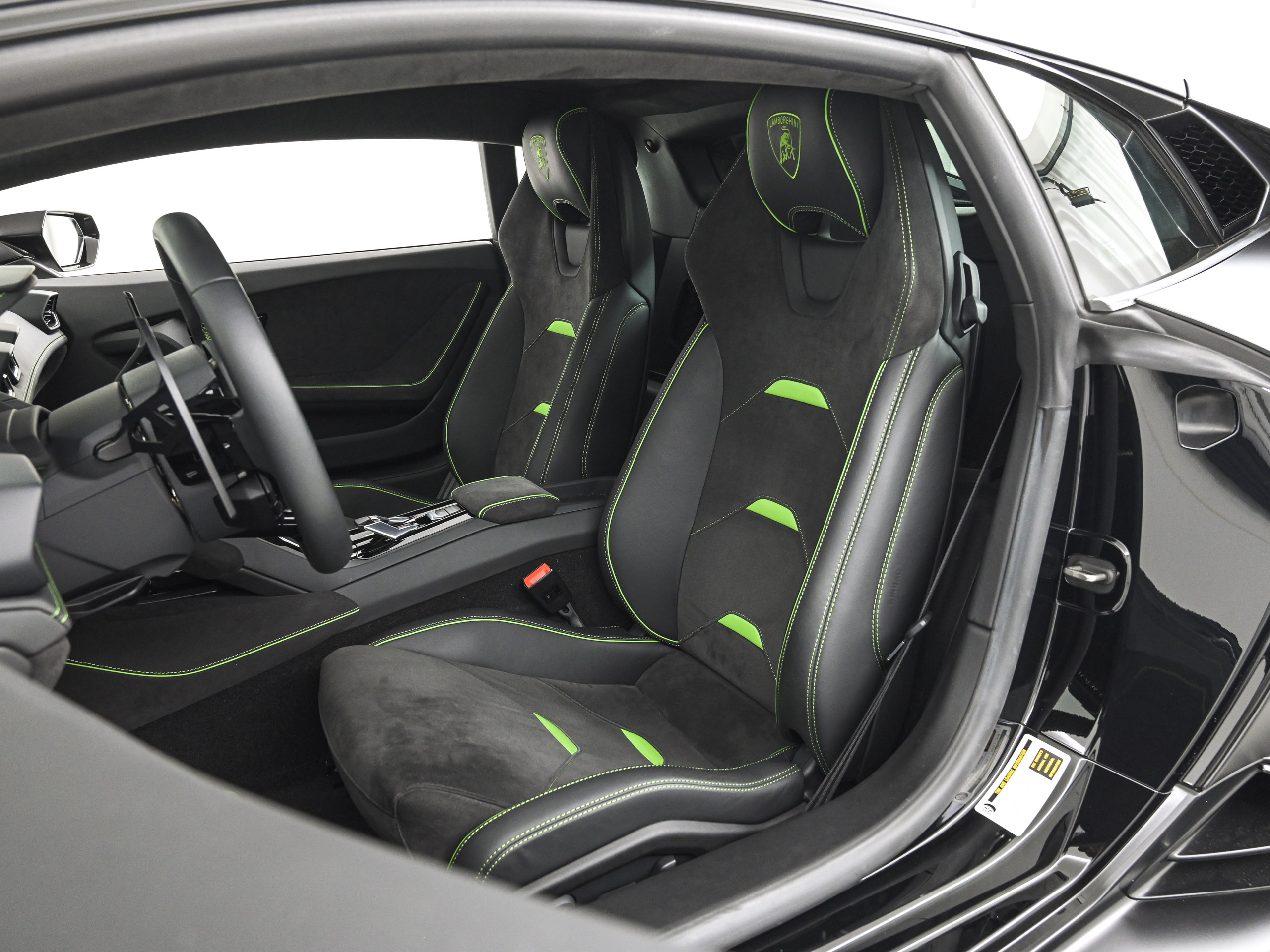 Lamborghini Huracan EVO Coupe - image 11