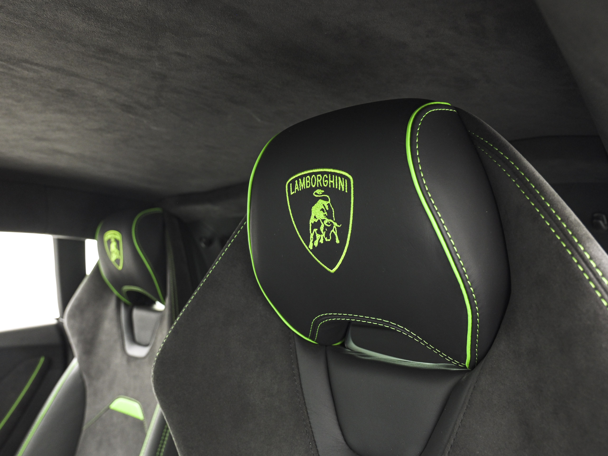 Lamborghini Huracan EVO Coupe - image 12