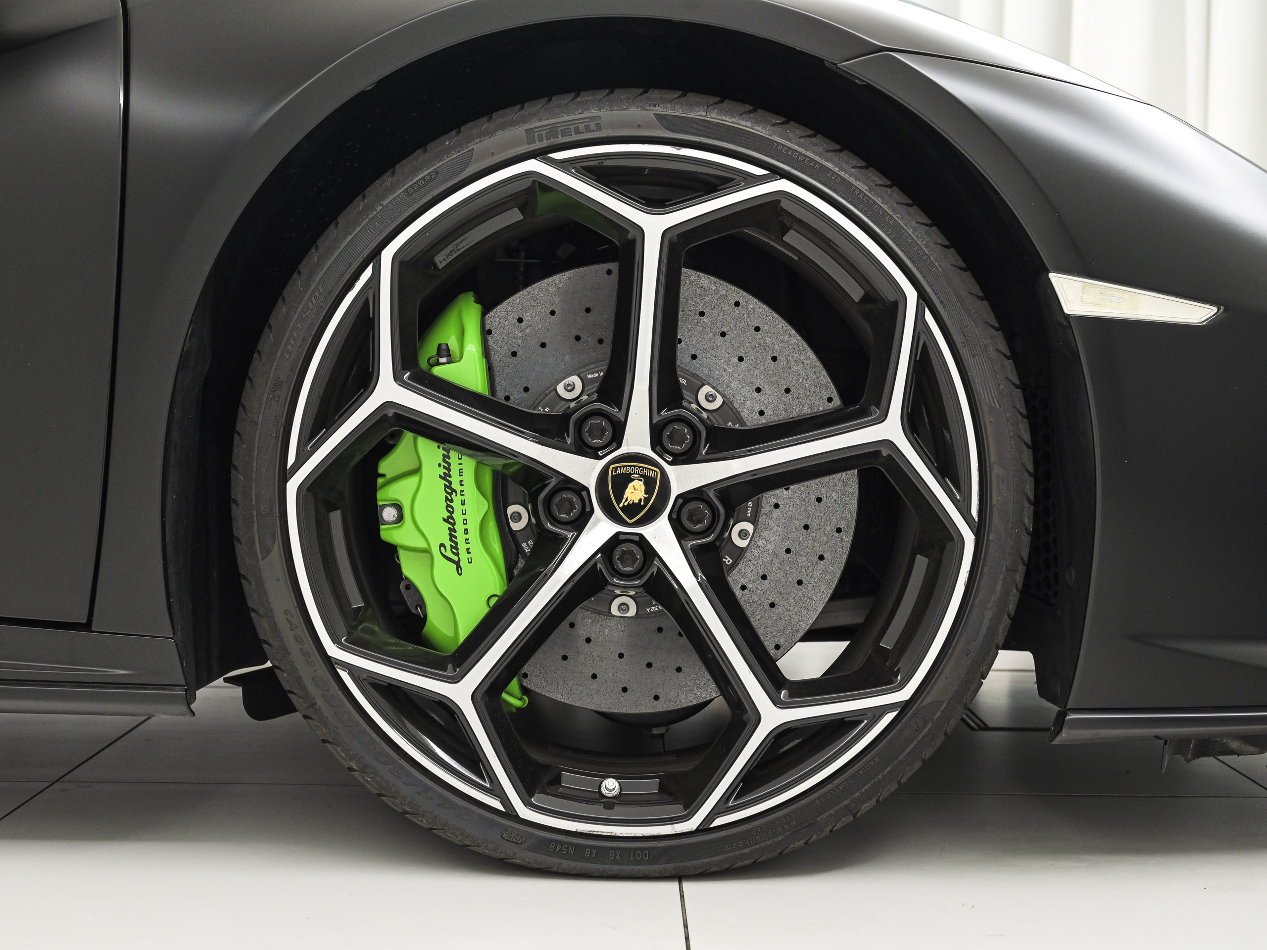 Lamborghini Huracan EVO Coupe - image 28