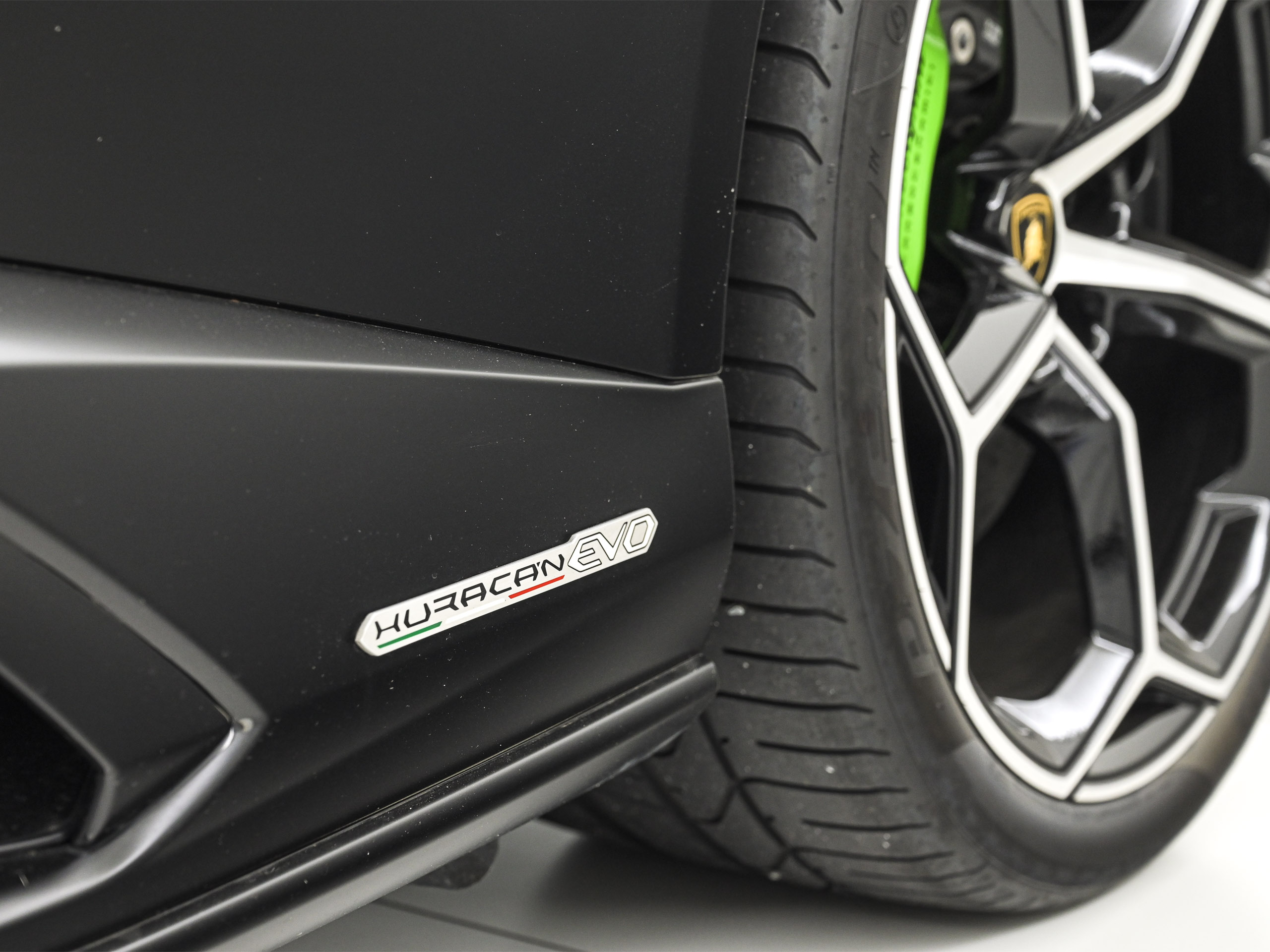 Lamborghini Huracan EVO Coupe - image 29