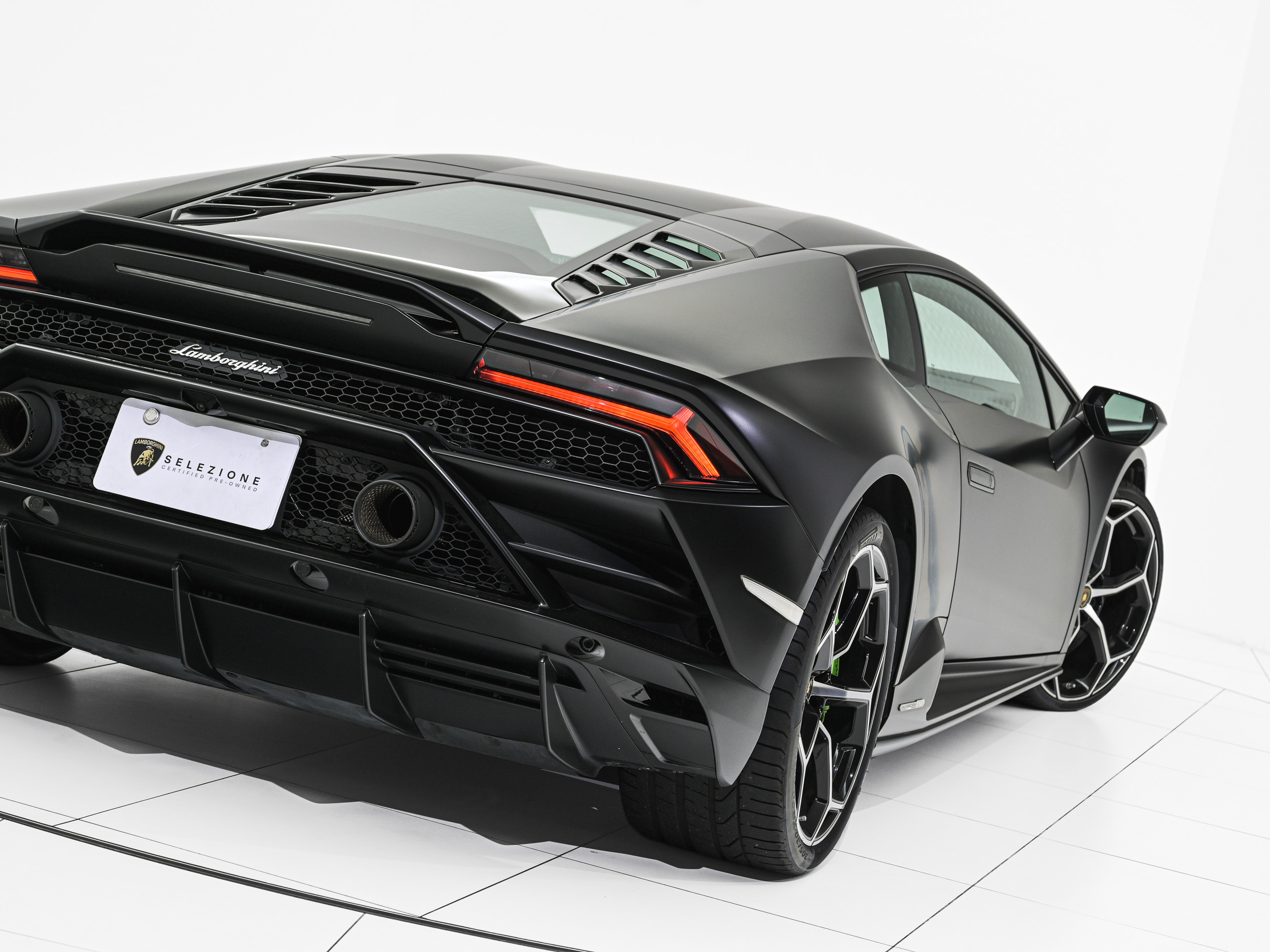 Lamborghini Huracan EVO Coupe - image 32