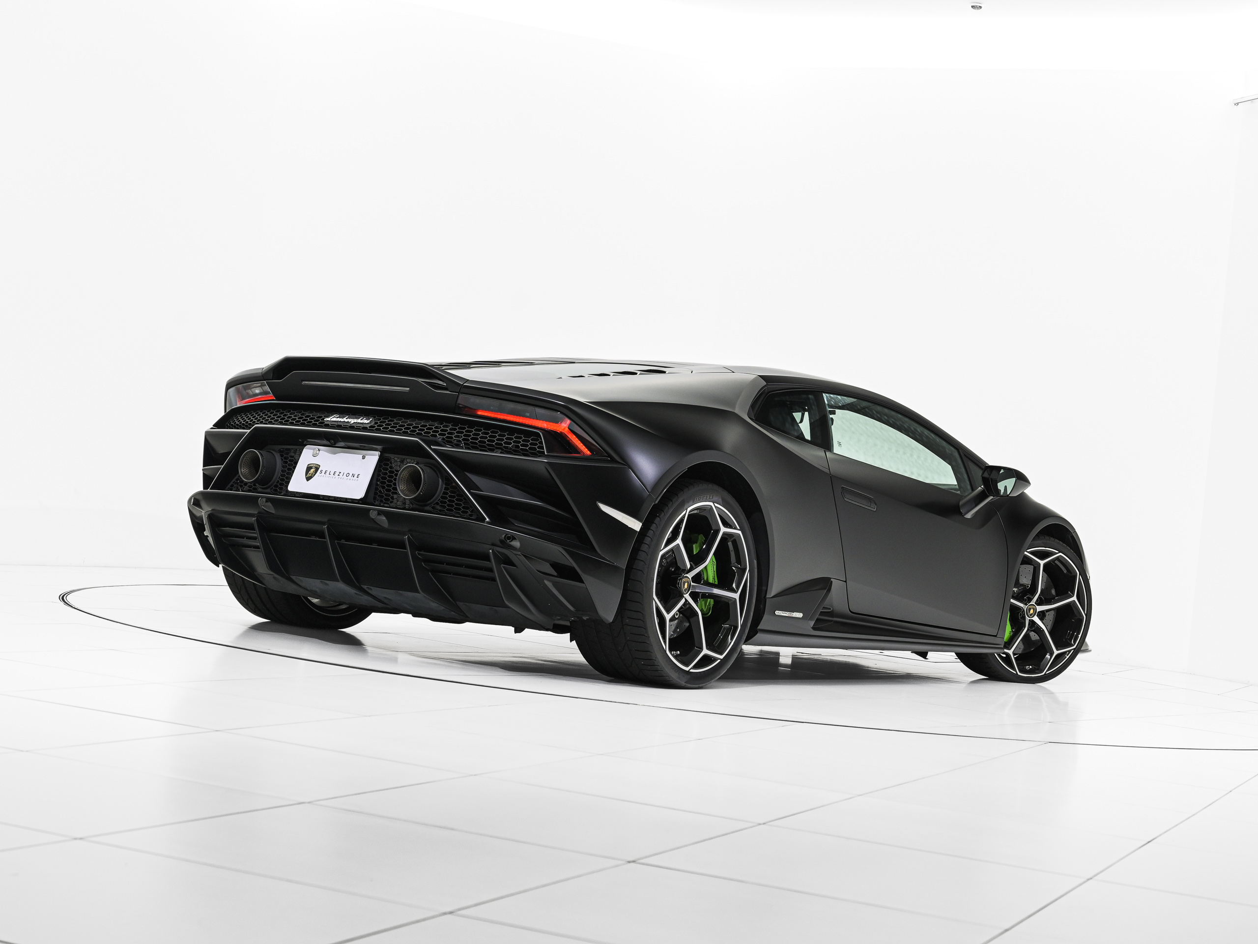 Lamborghini Huracan EVO Coupe - image 34
