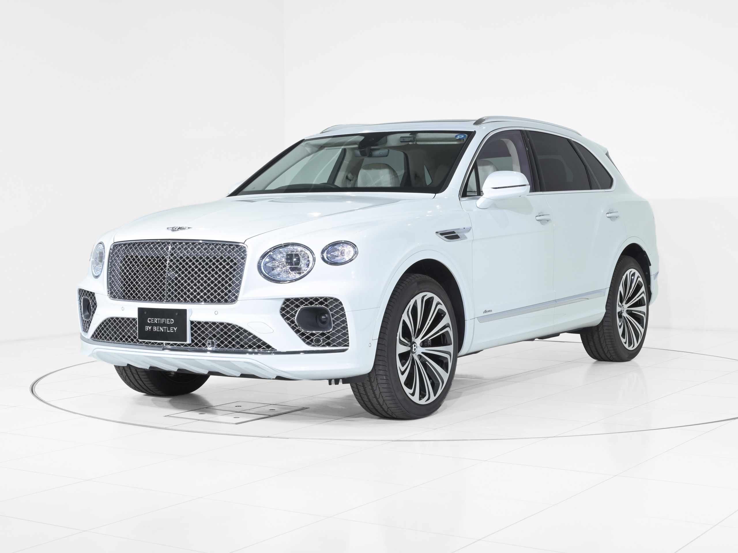 Bentley Bentayga Azure - image 2