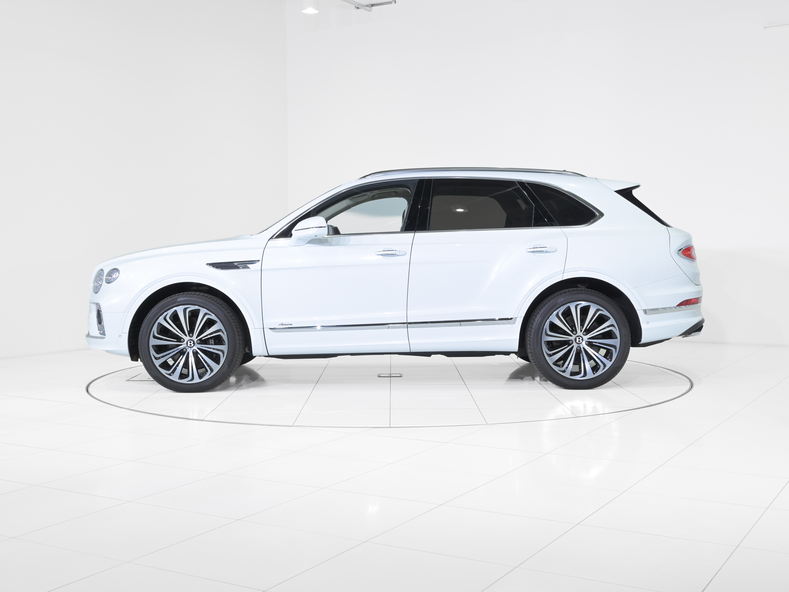 Bentley Bentayga Azure - image 4