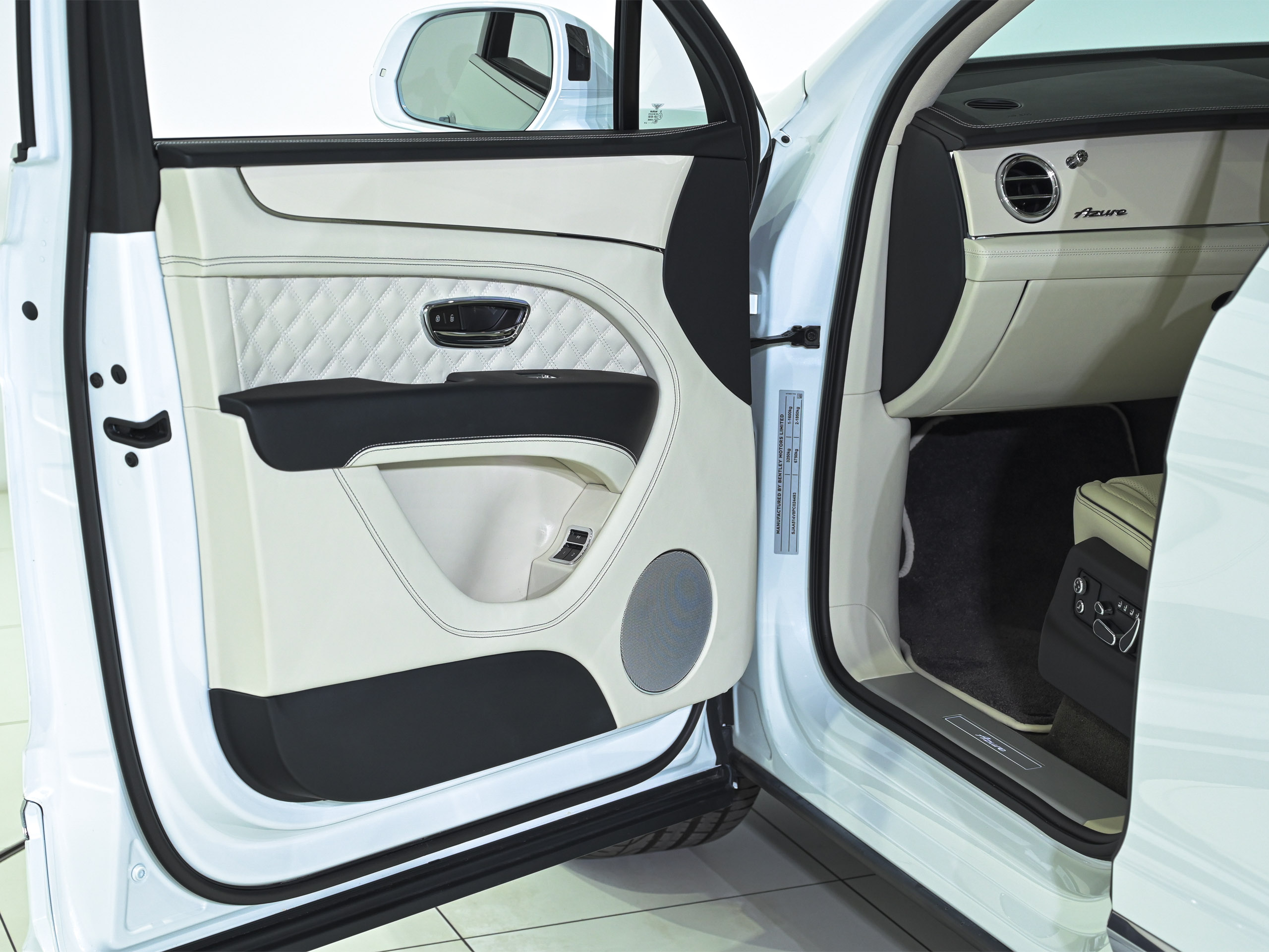 Bentley Bentayga Azure - image 10