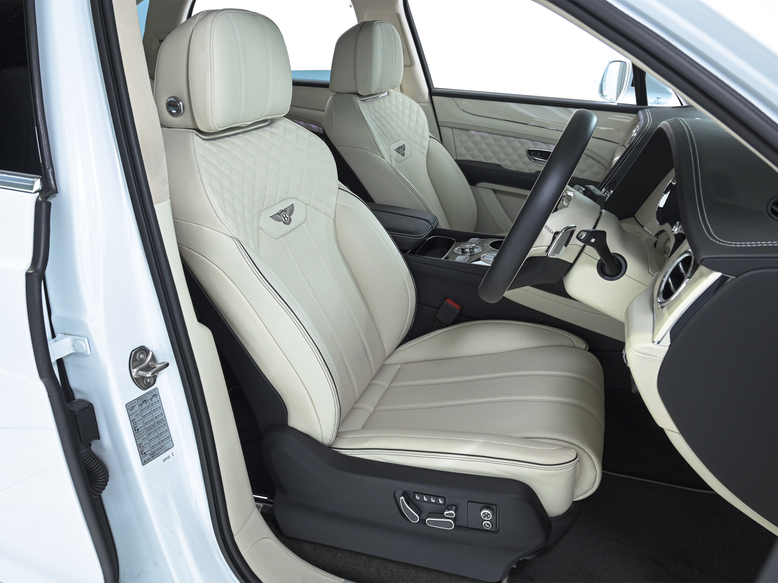 Bentley Bentayga Azure - image 15