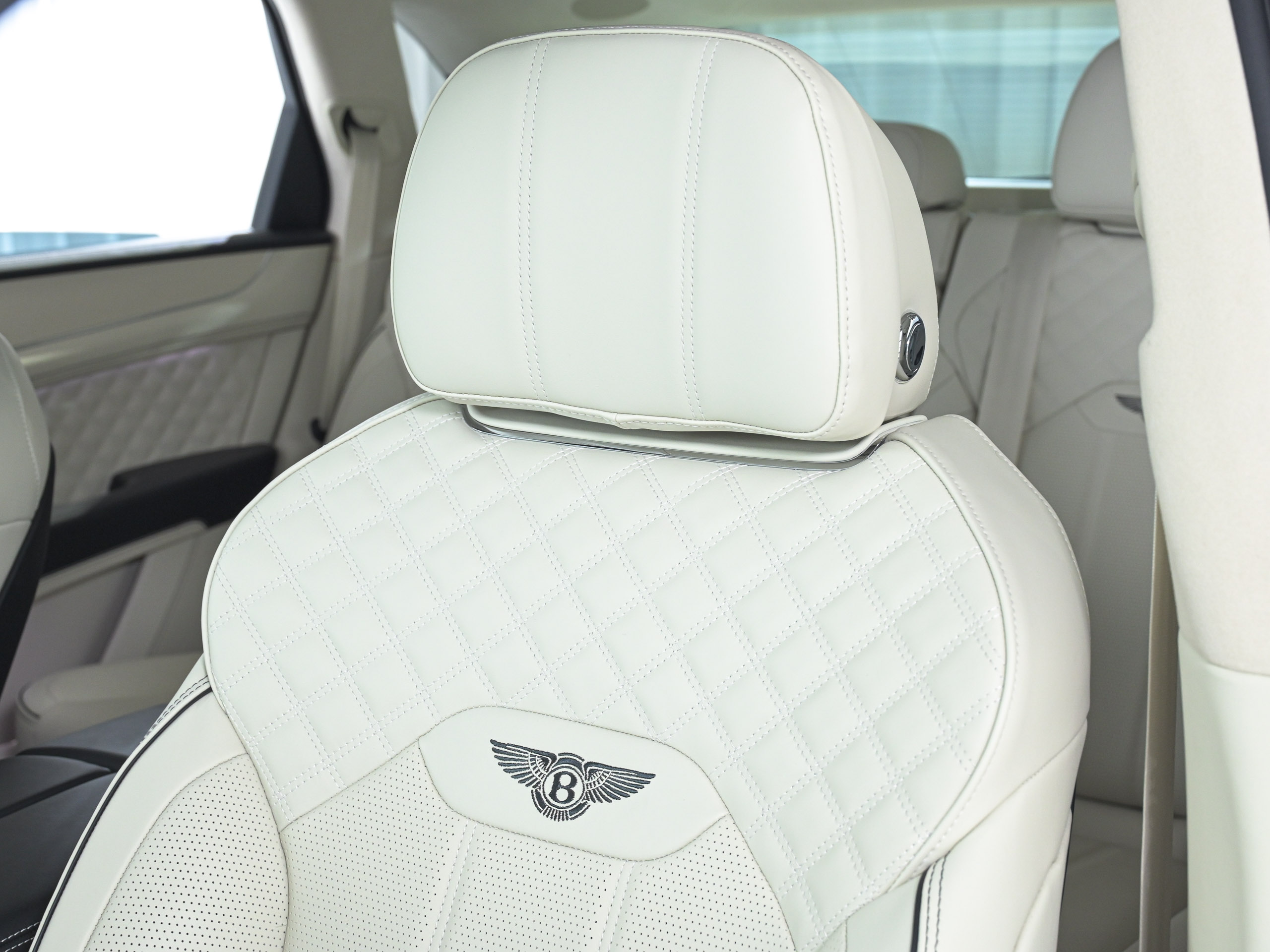 Bentley Bentayga Azure - image 16