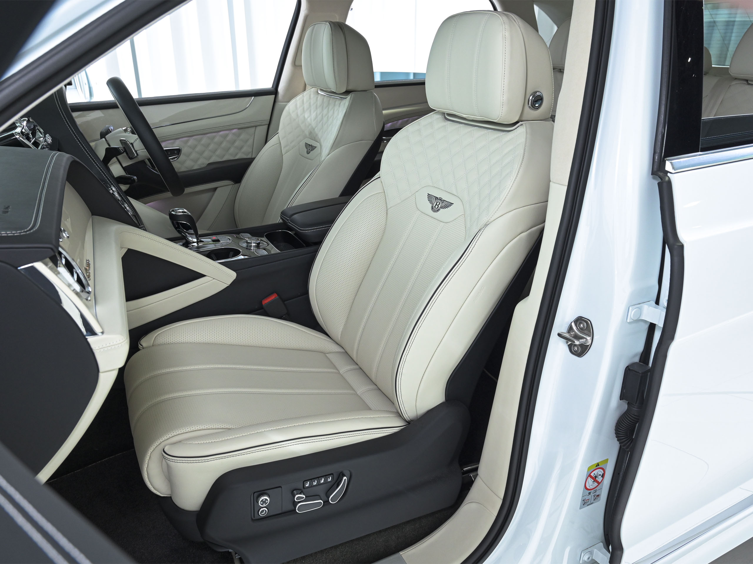 Bentley Bentayga Azure - image 18