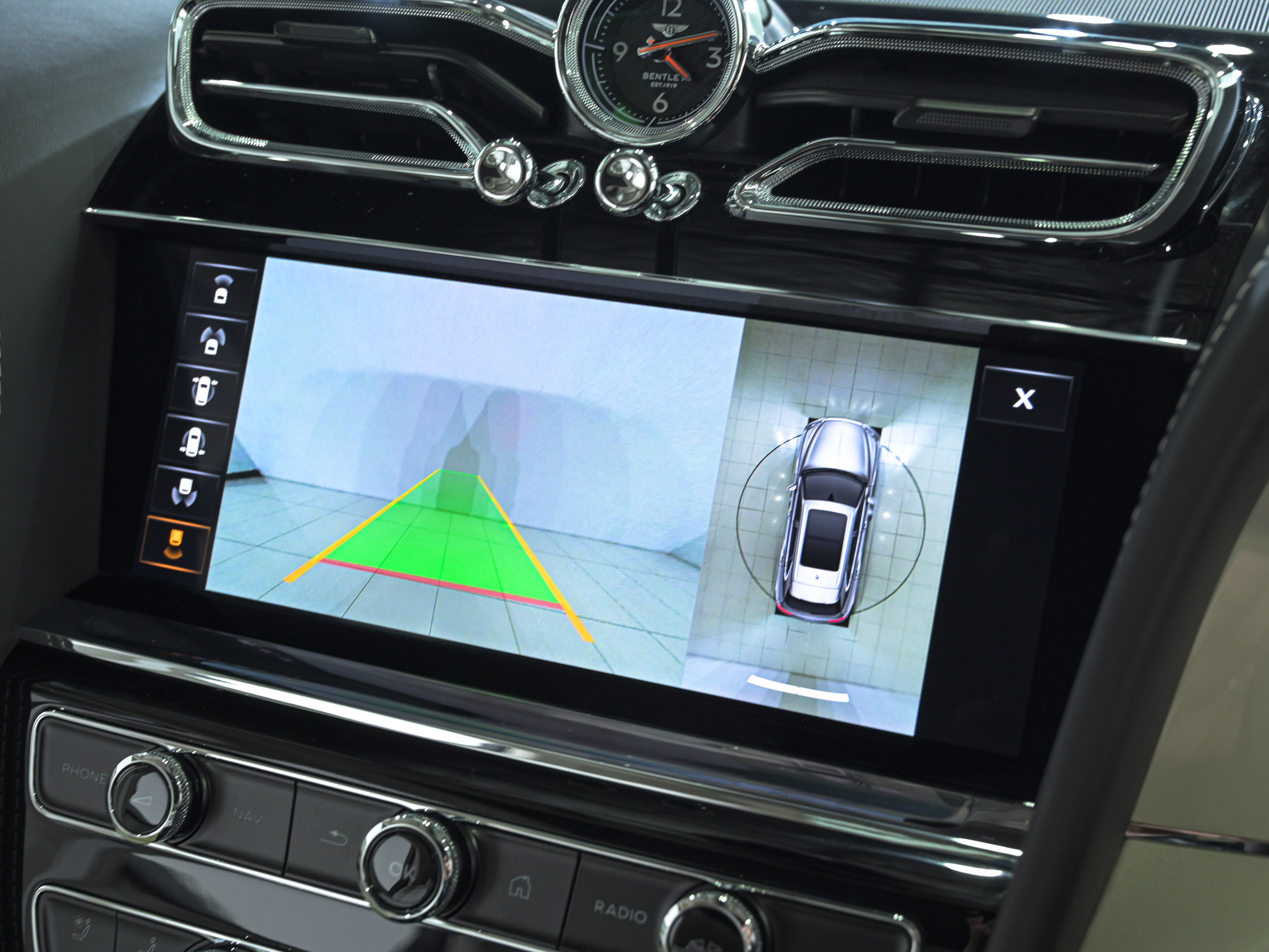 Bentley Bentayga Azure - image 26