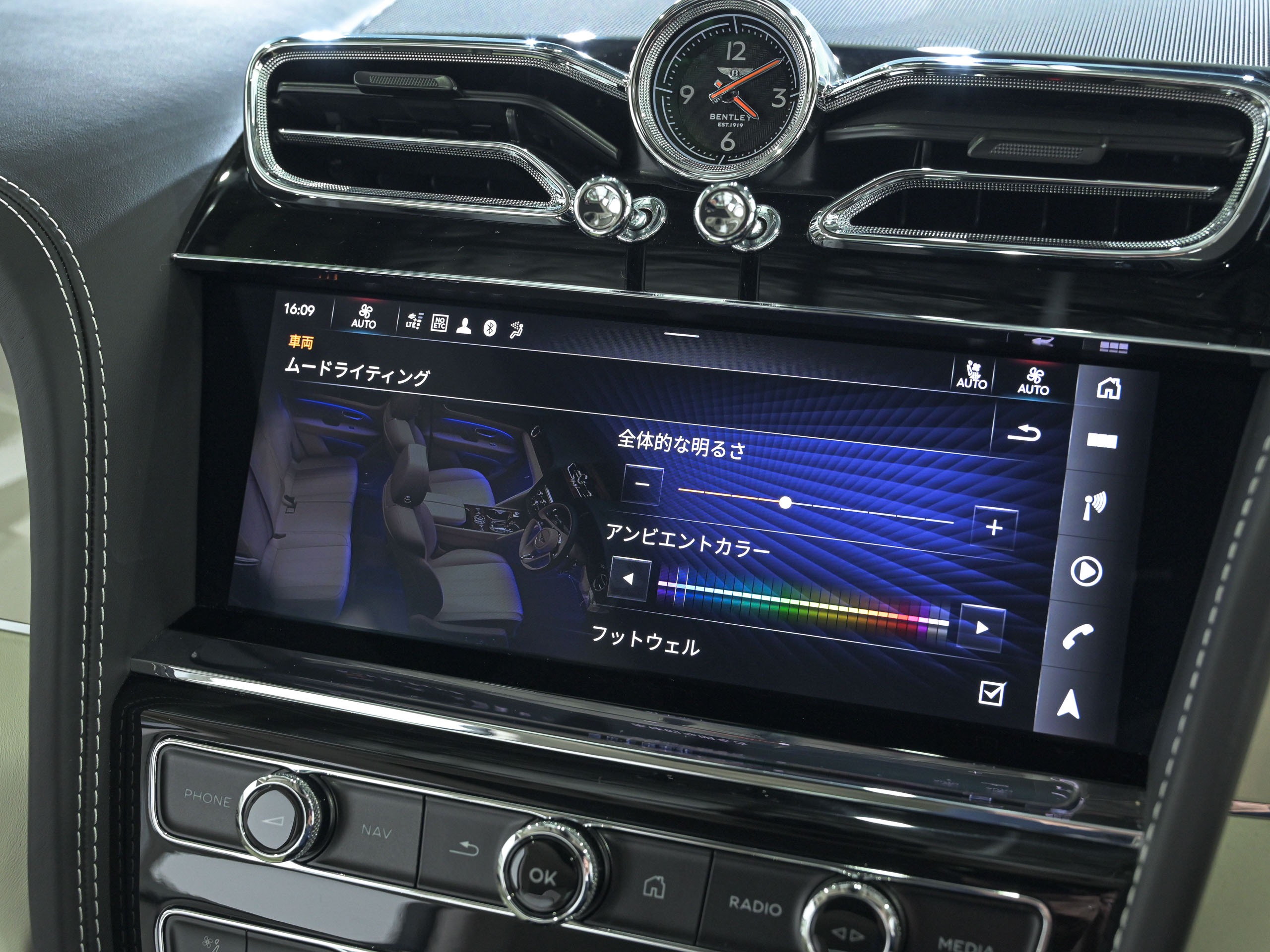 Bentley Bentayga Azure - image 29