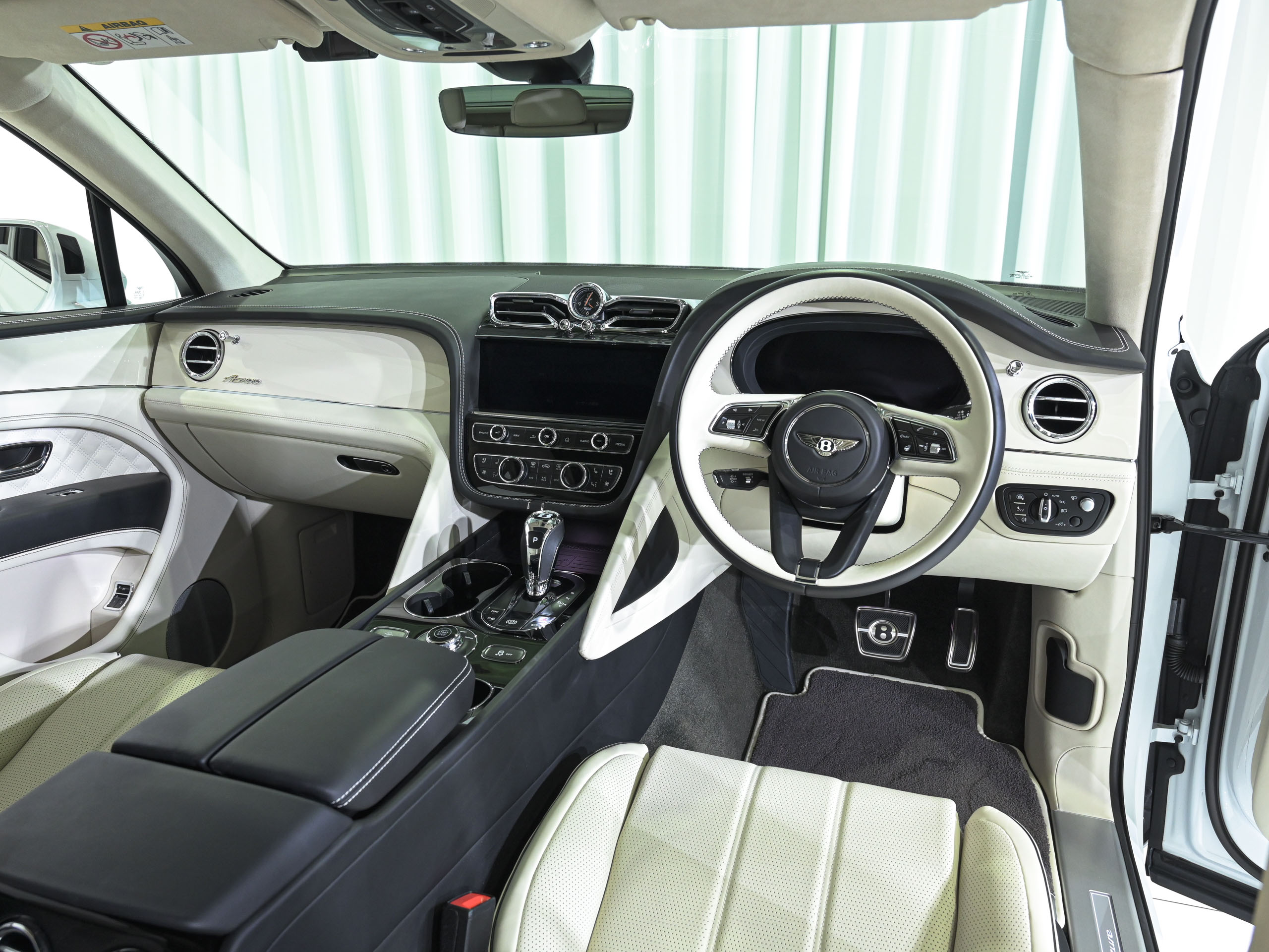Bentley Bentayga Azure - image 34