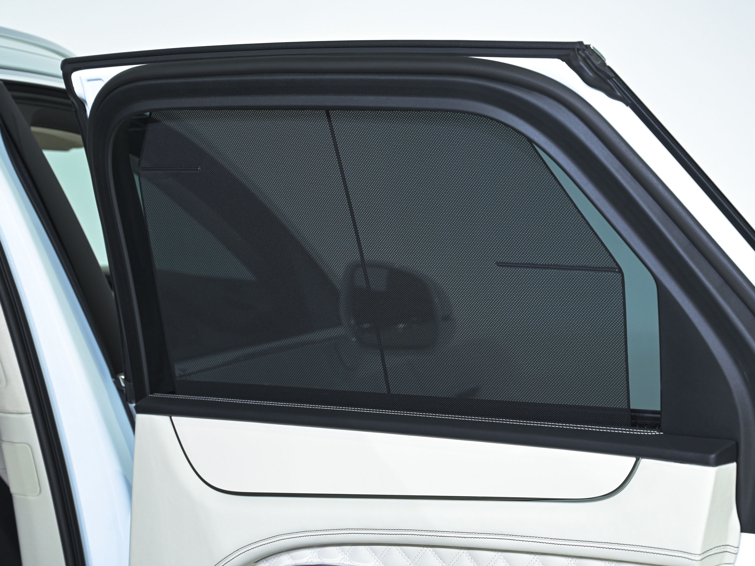 Bentley Bentayga Azure - image 37