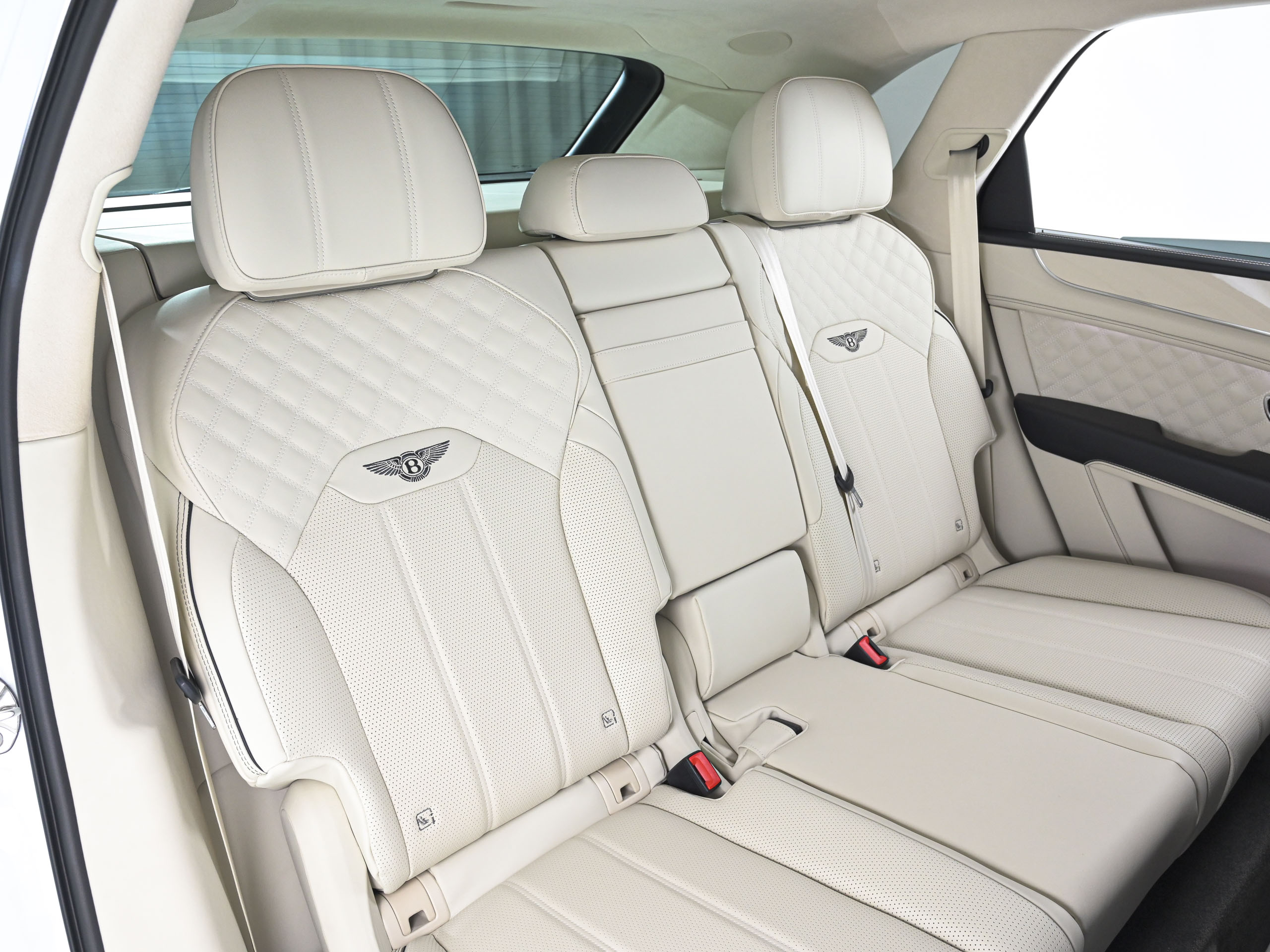 Bentley Bentayga Azure - image 39
