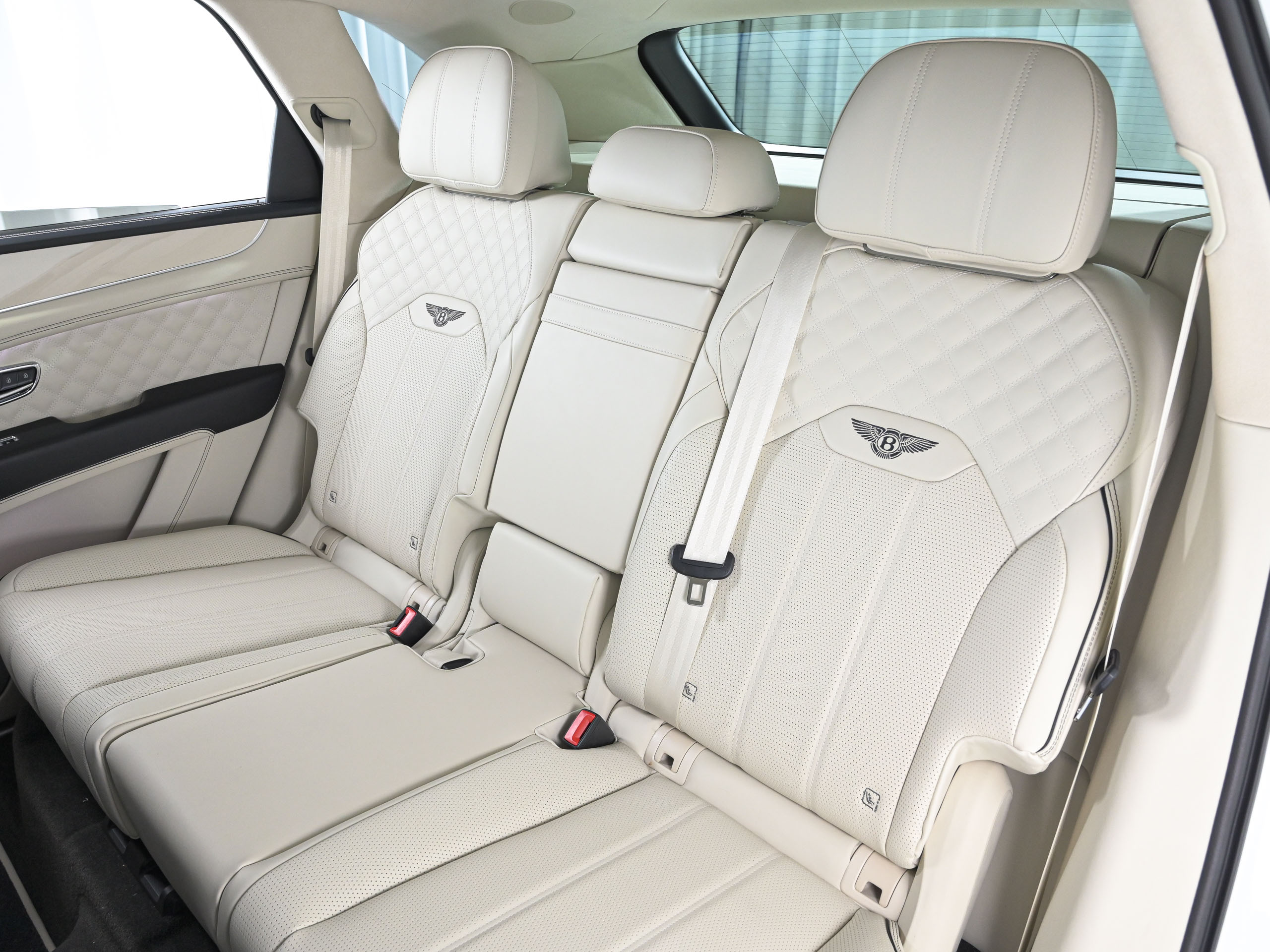 Bentley Bentayga Azure - image 40