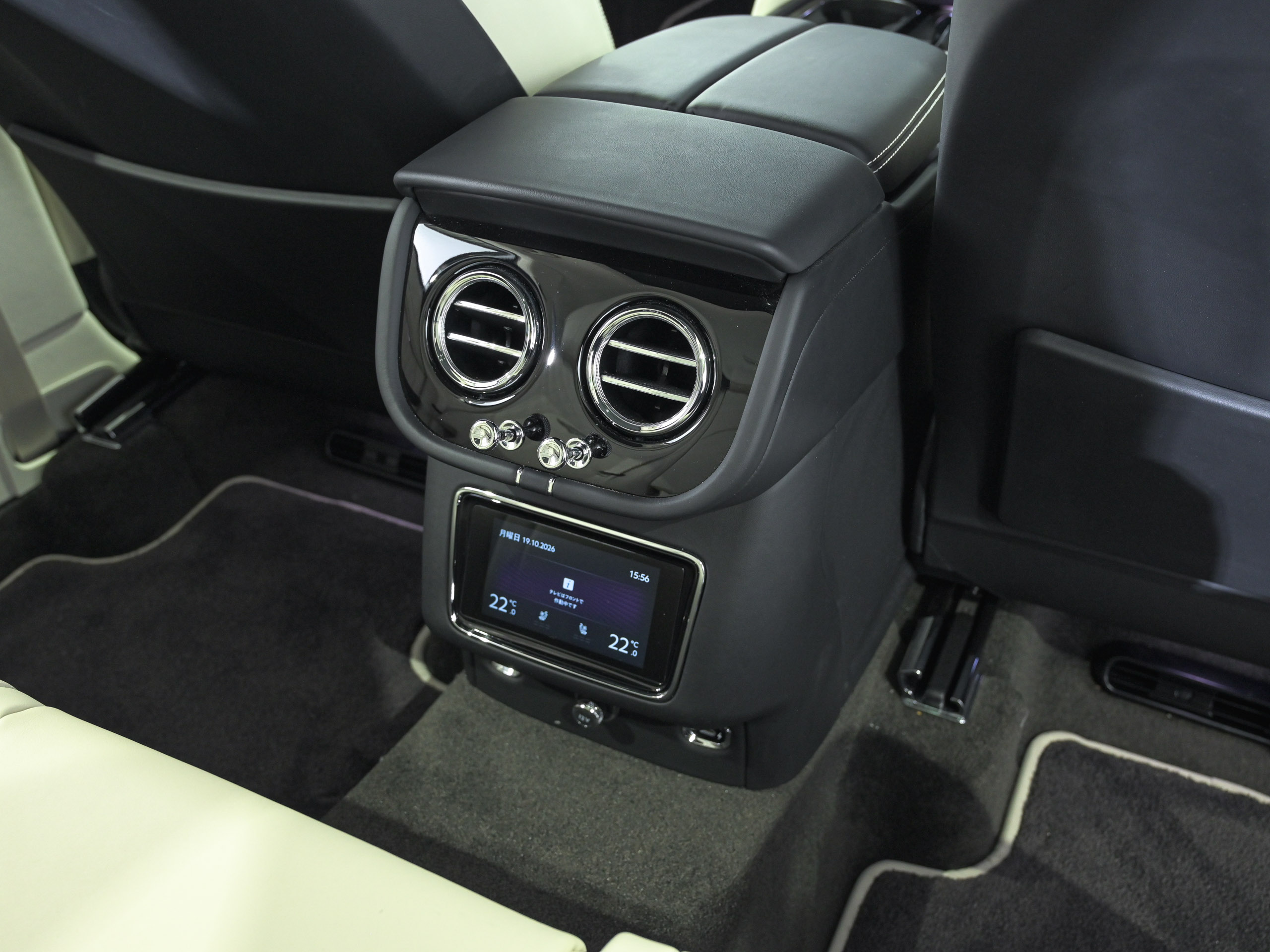 Bentley Bentayga Azure - image 41