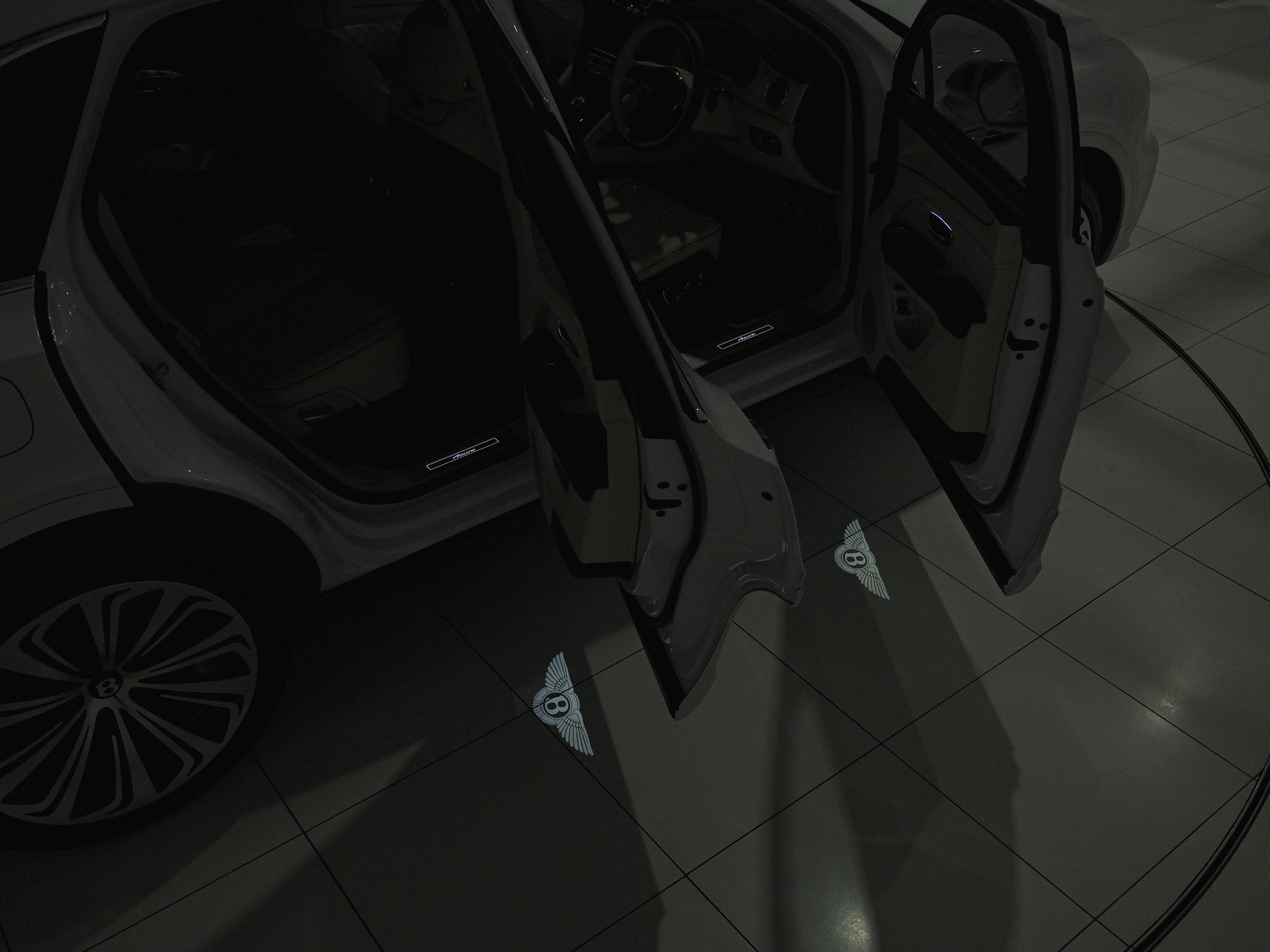 Bentley Bentayga Azure - image 53
