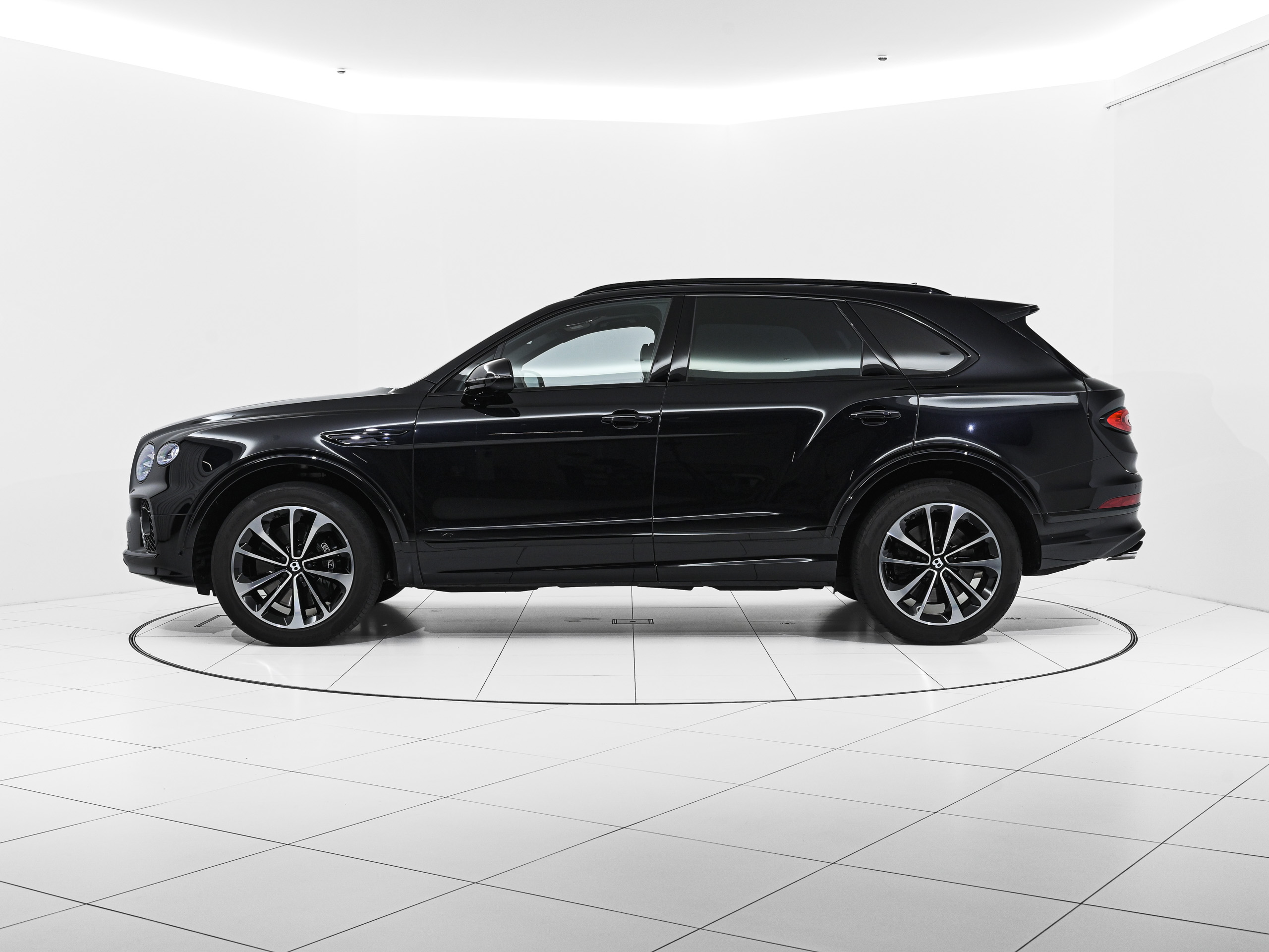 宾利 Bentayga V8 - 图片 3
