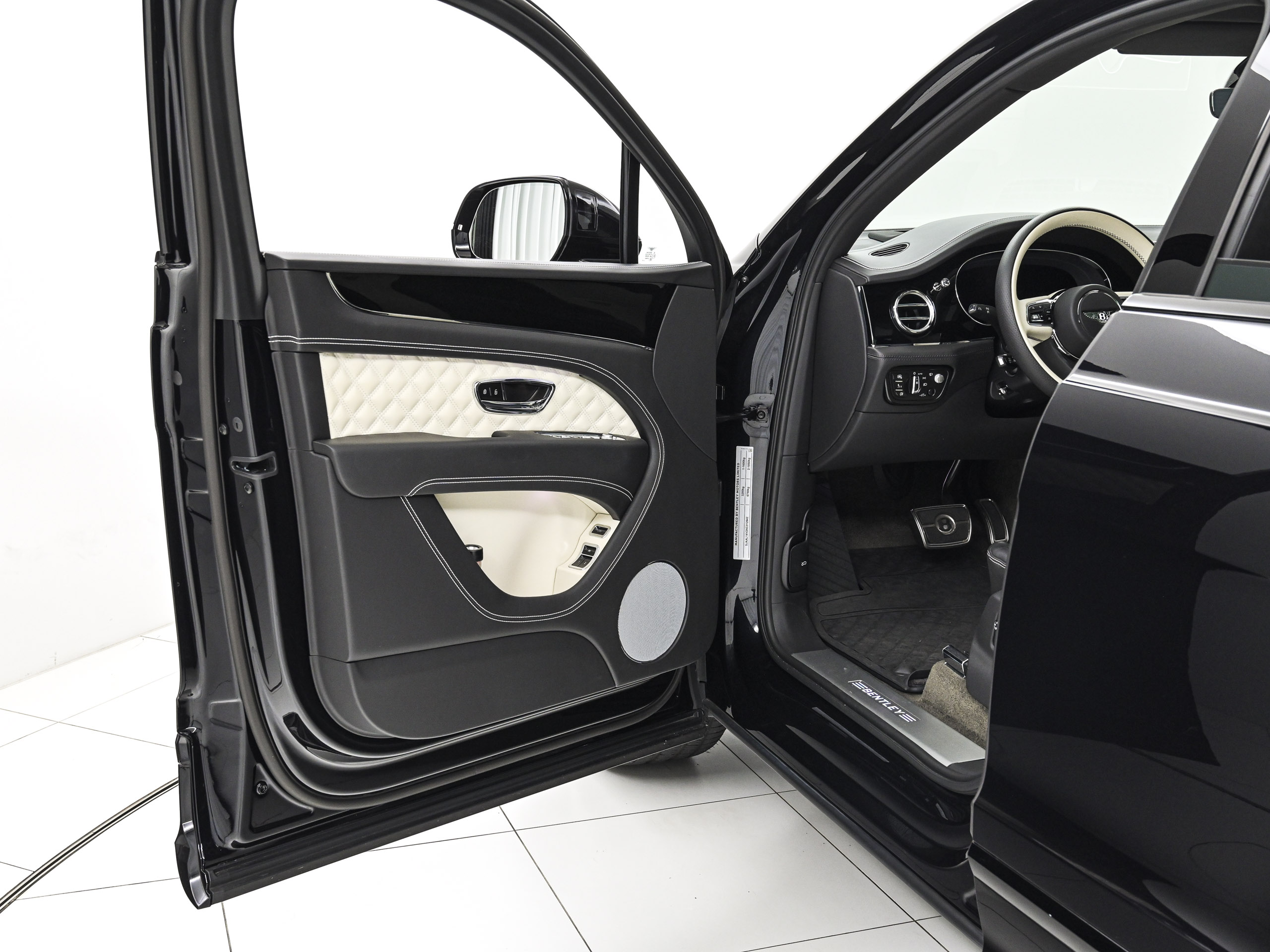 宾利 Bentayga V8 - 图片 7