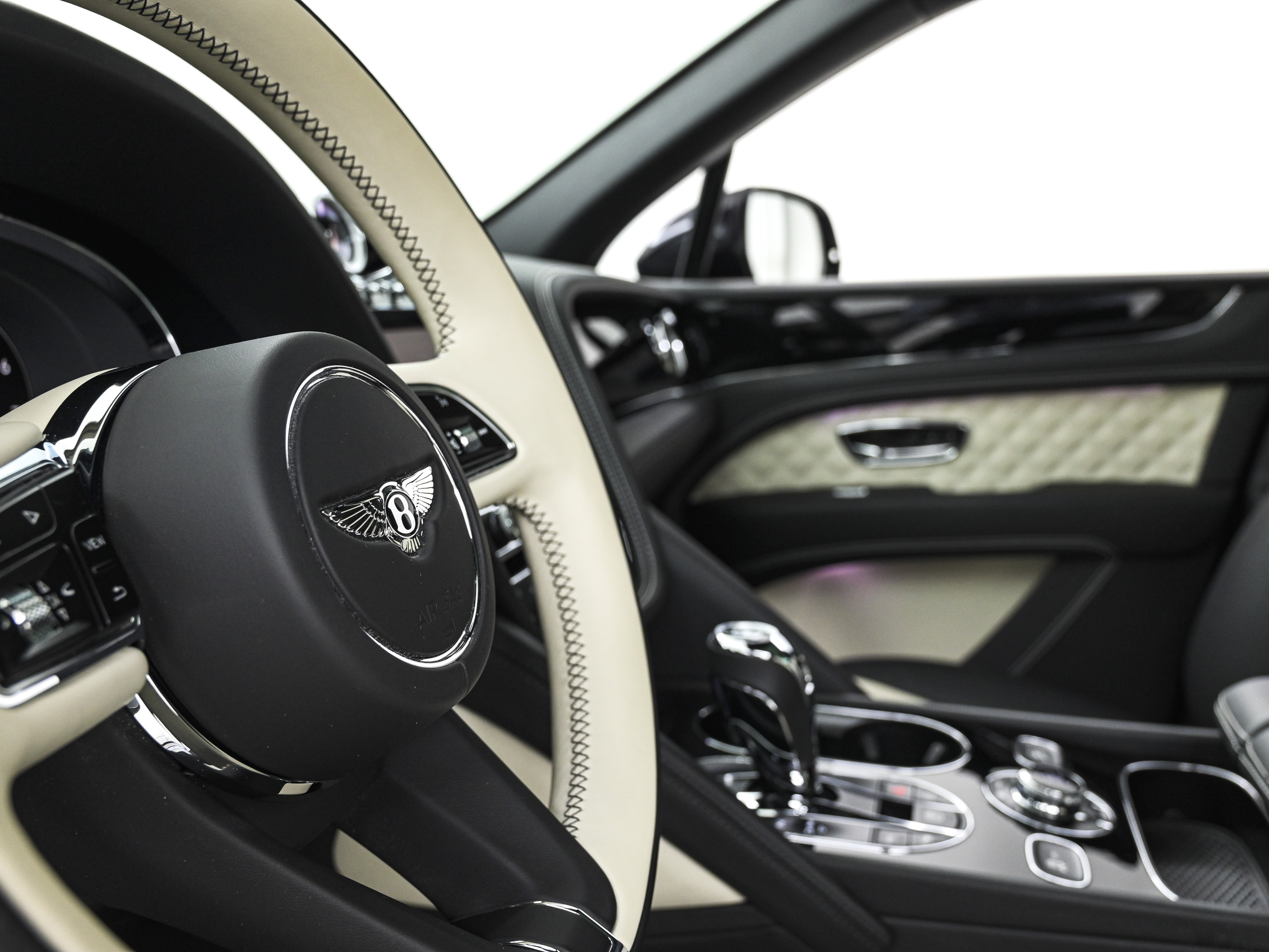 宾利 Bentayga V8 - 图片 27