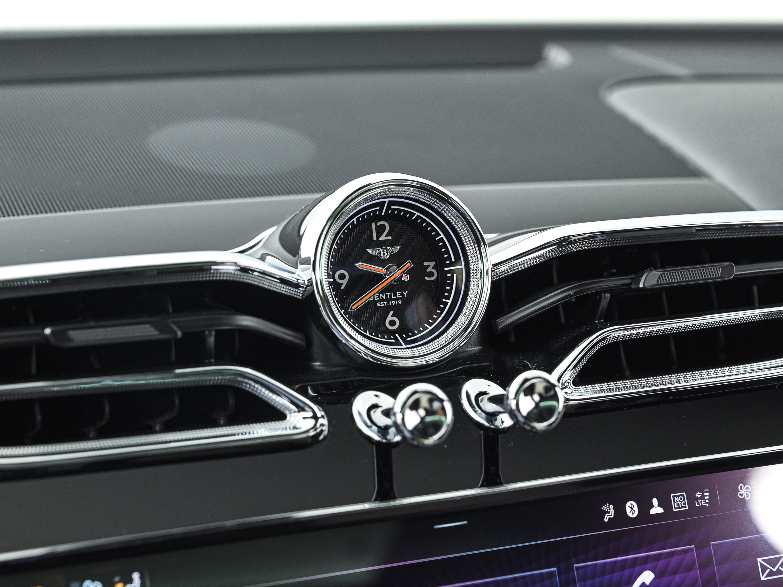 宾利 Bentayga V8 - 图片 28