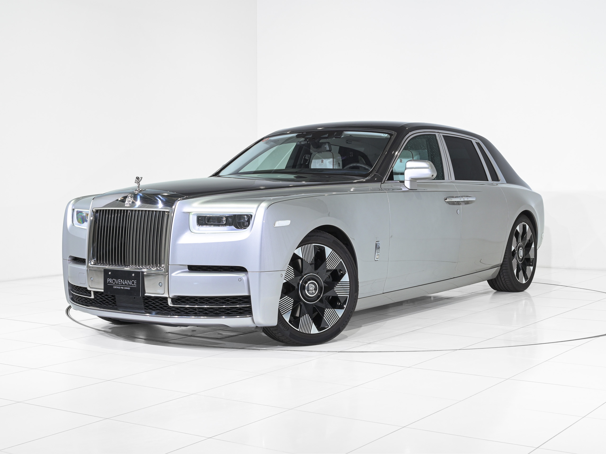 Rolls-Royce Phantom VIII - image 4