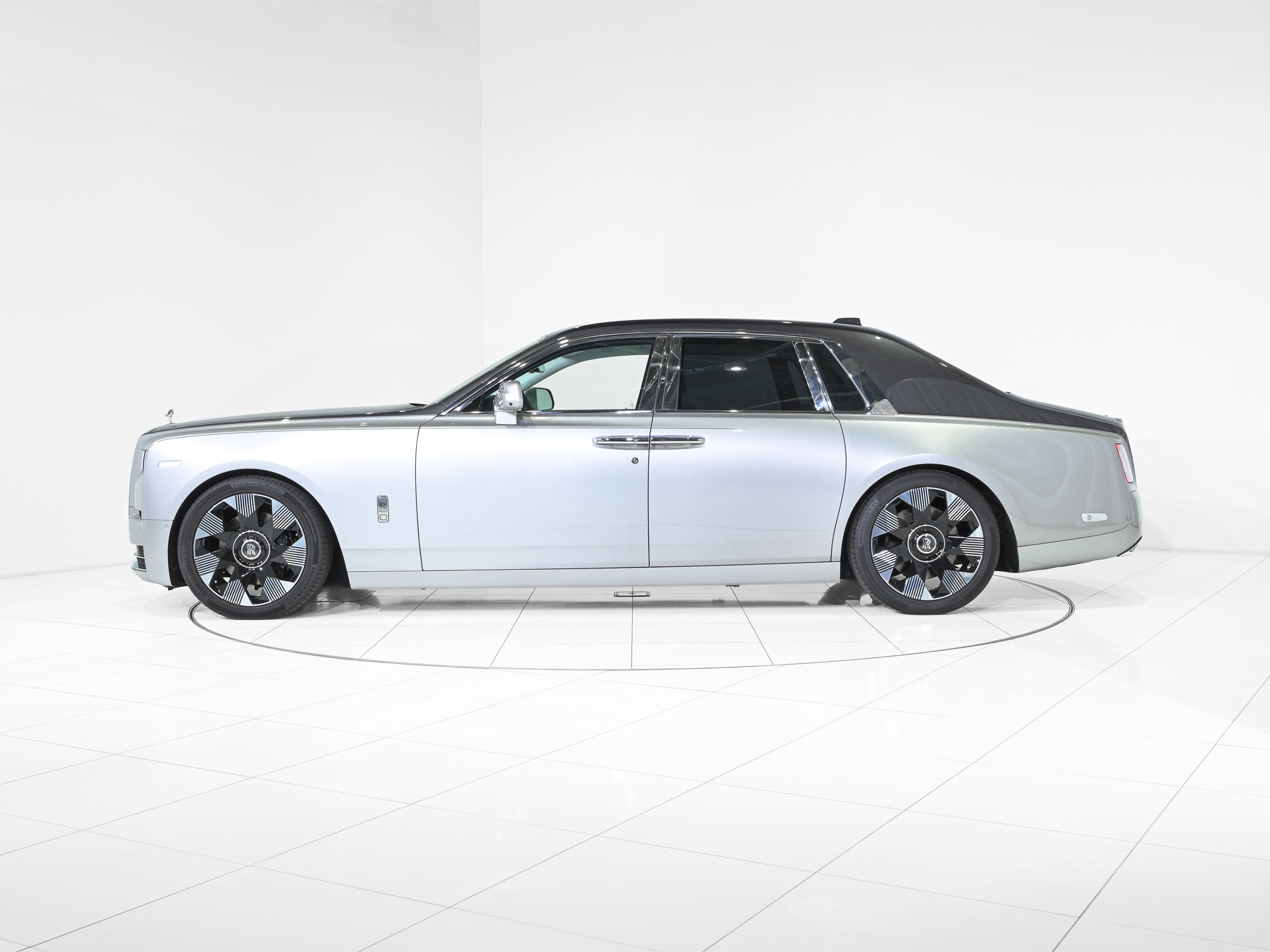 Rolls-Royce Phantom VIII - image 5