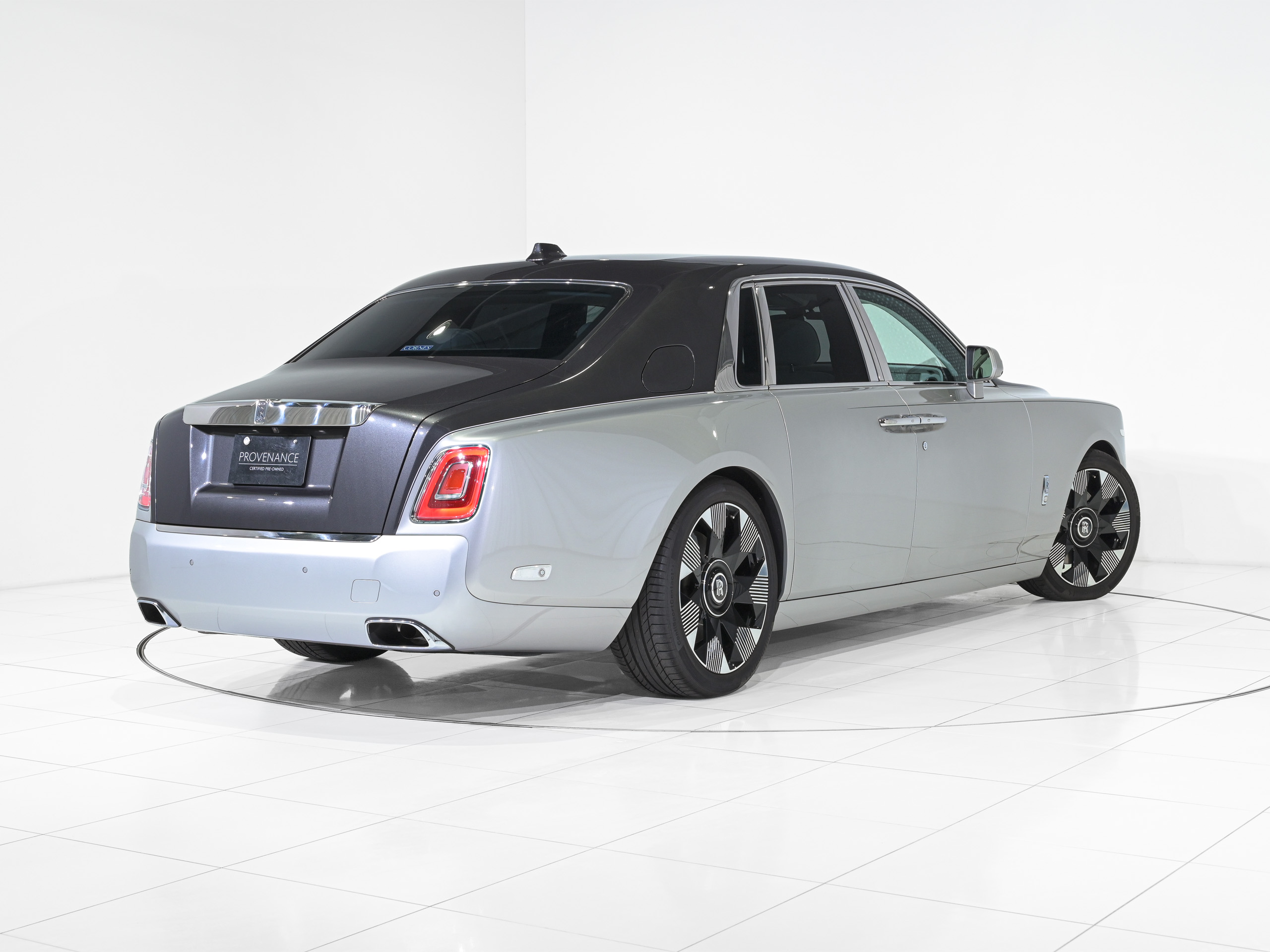 Rolls-Royce Phantom VIII - image 6