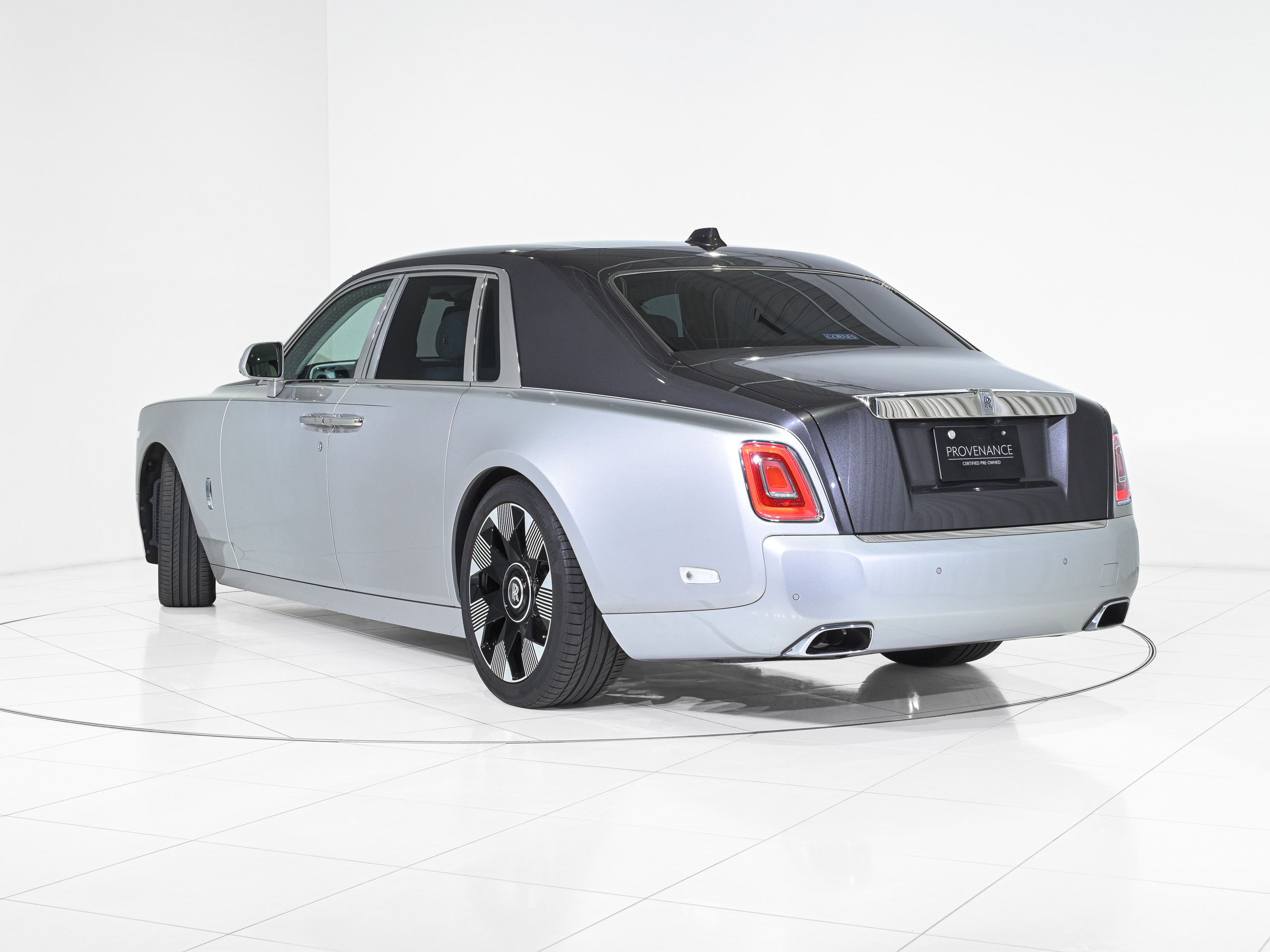 Rolls-Royce Phantom VIII - image 7