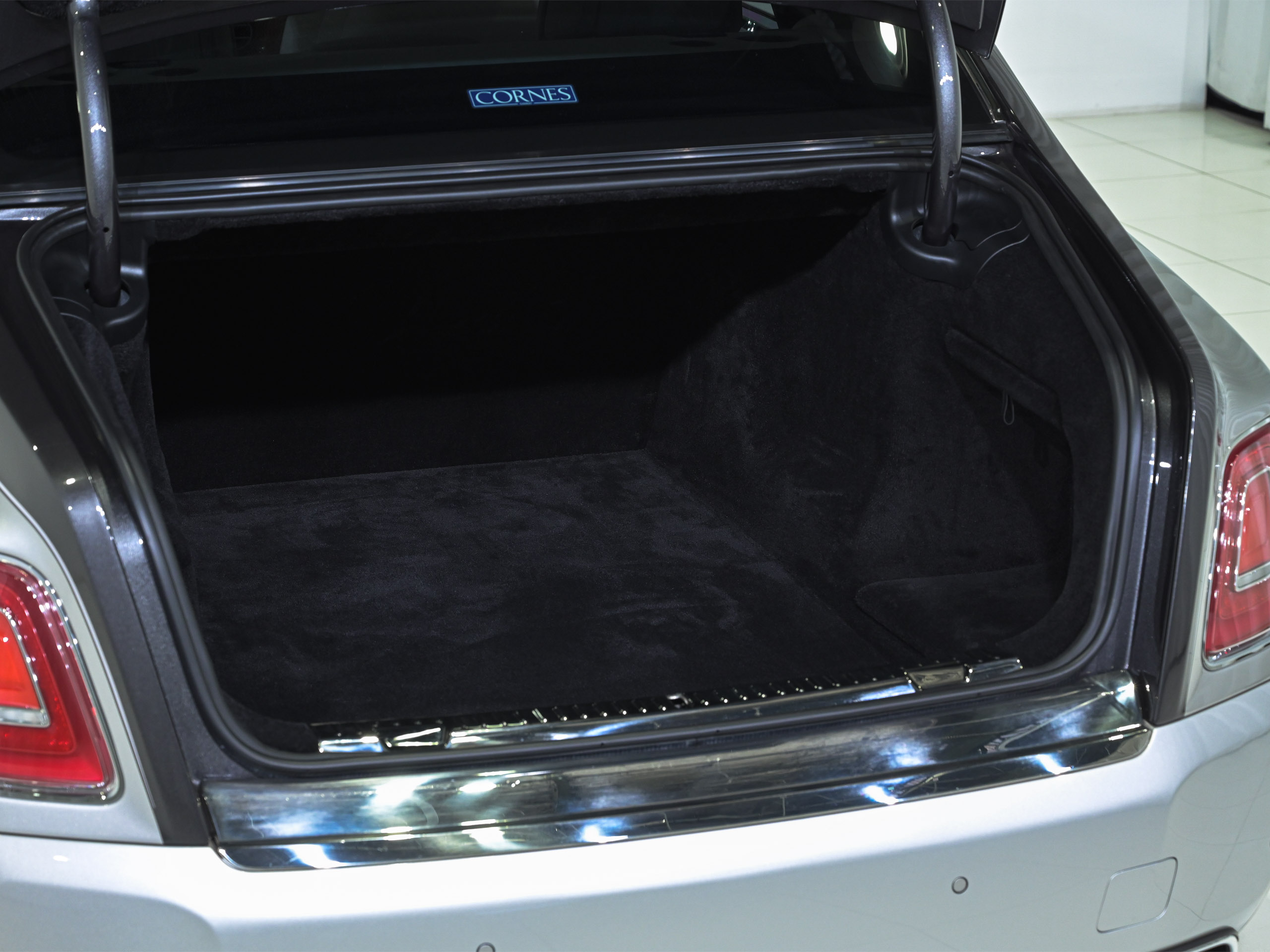 Rolls-Royce Phantom VIII - image 11