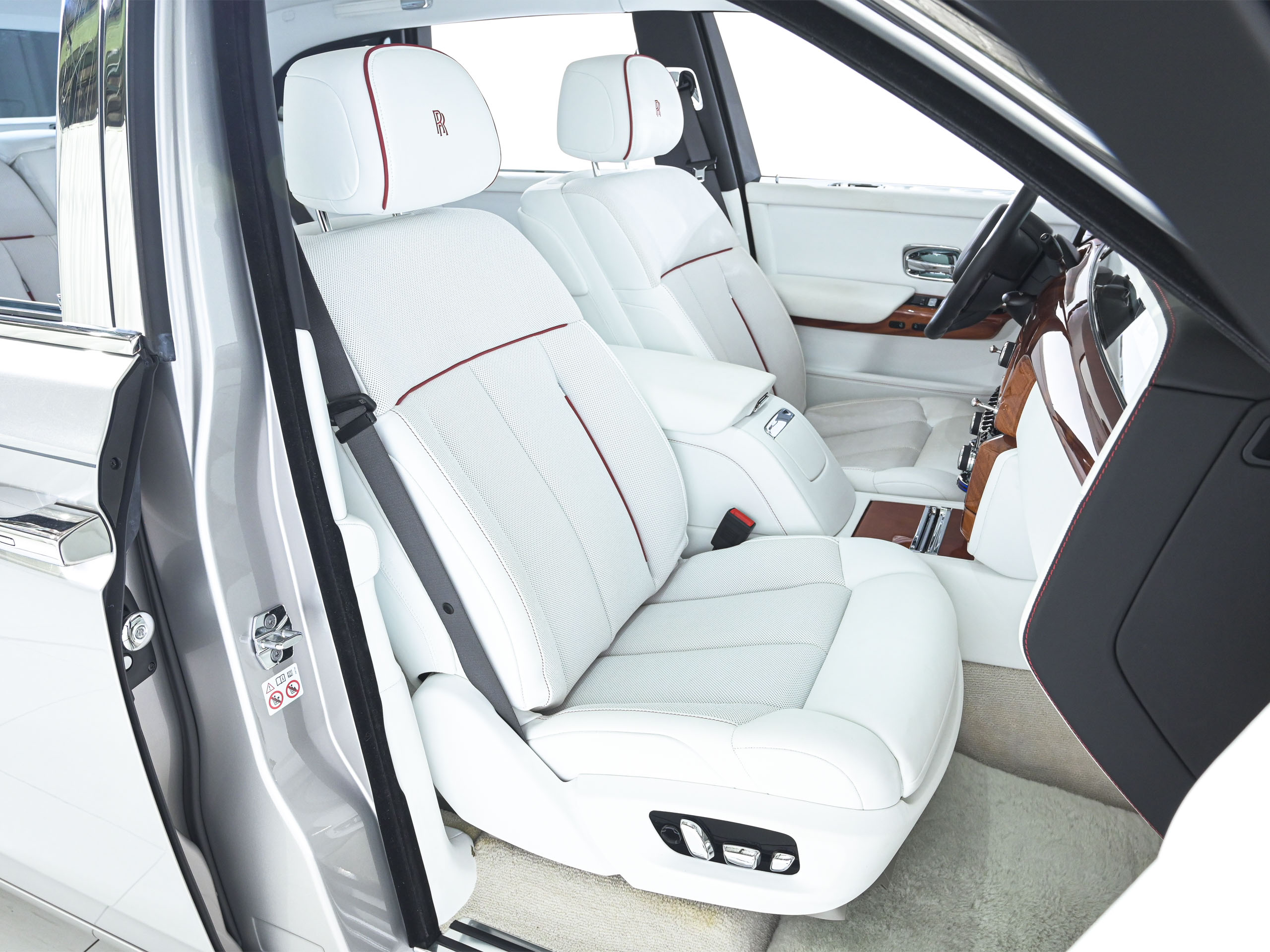 Rolls-Royce Phantom VIII - image 15