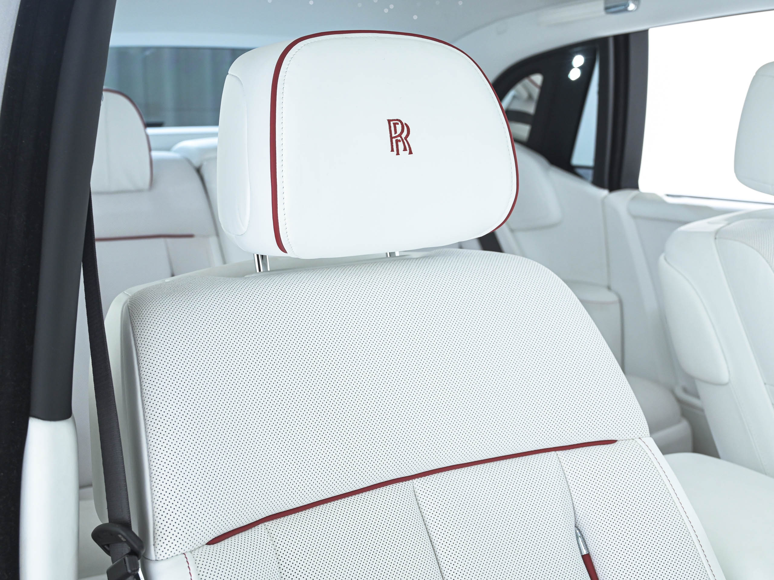 Rolls-Royce Phantom VIII - image 17